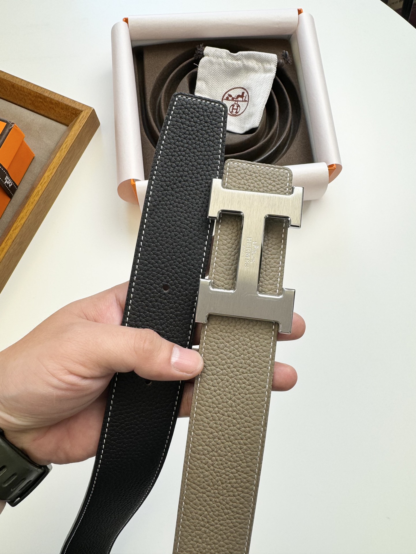 Hermès 双11特价 ，爱马仕钢扣配双面头层荔枝纹牛皮，双面效果，两面都可以使用，质量保证，宽度3.8CM