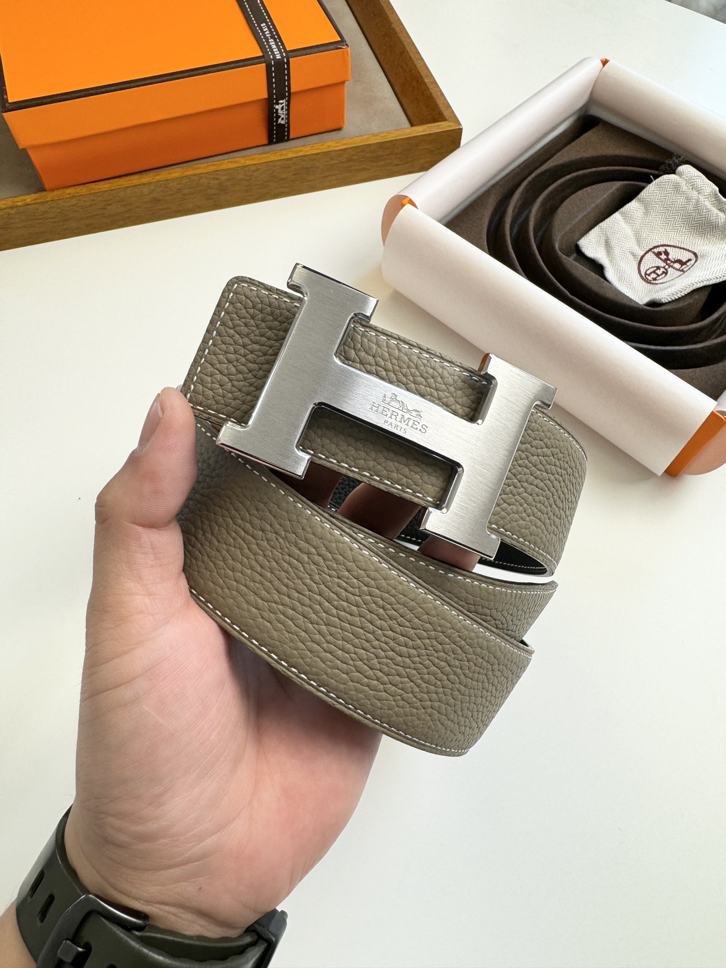 Hermès 双11特价 ，爱马仕钢扣配双面头层荔枝纹牛皮，双面效果，两面都可以使用，质量保证，宽度3.8CM