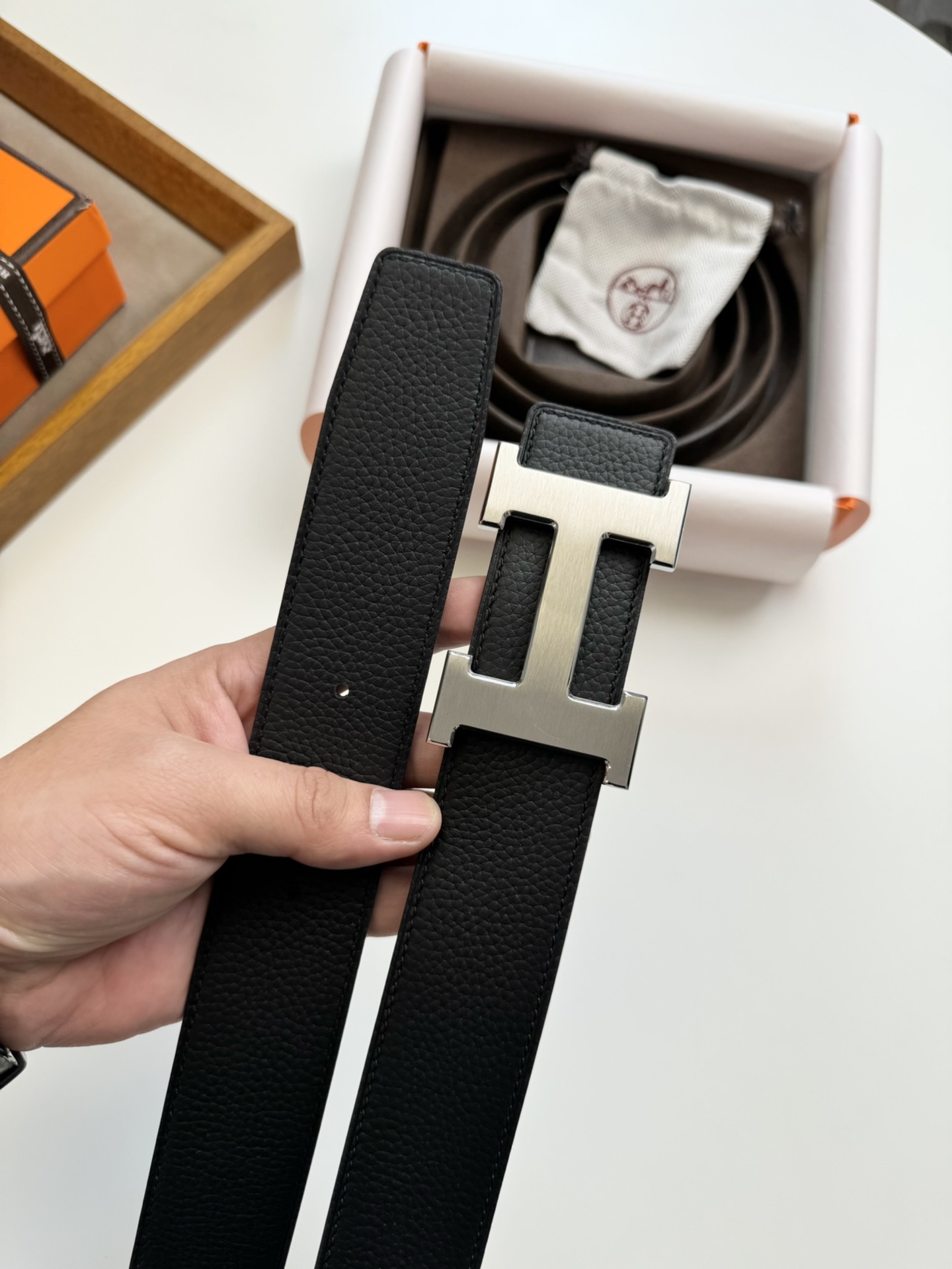 Hermès 双11特价 ，爱马仕钢扣配双面头层荔枝纹牛皮，双面效果，两面都可以使用，质量保证，宽度3.8CM