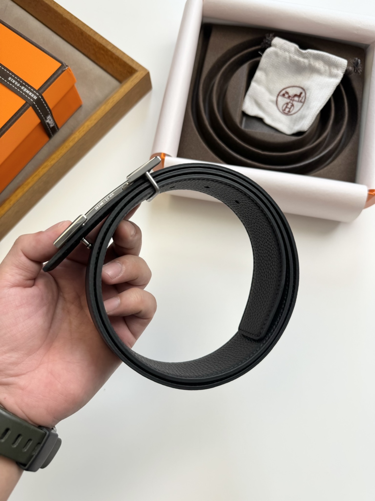 Hermès 双11特价 ，爱马仕钢扣配双面头层荔枝纹牛皮，双面效果，两面都可以使用，质量保证，宽度3.8CM