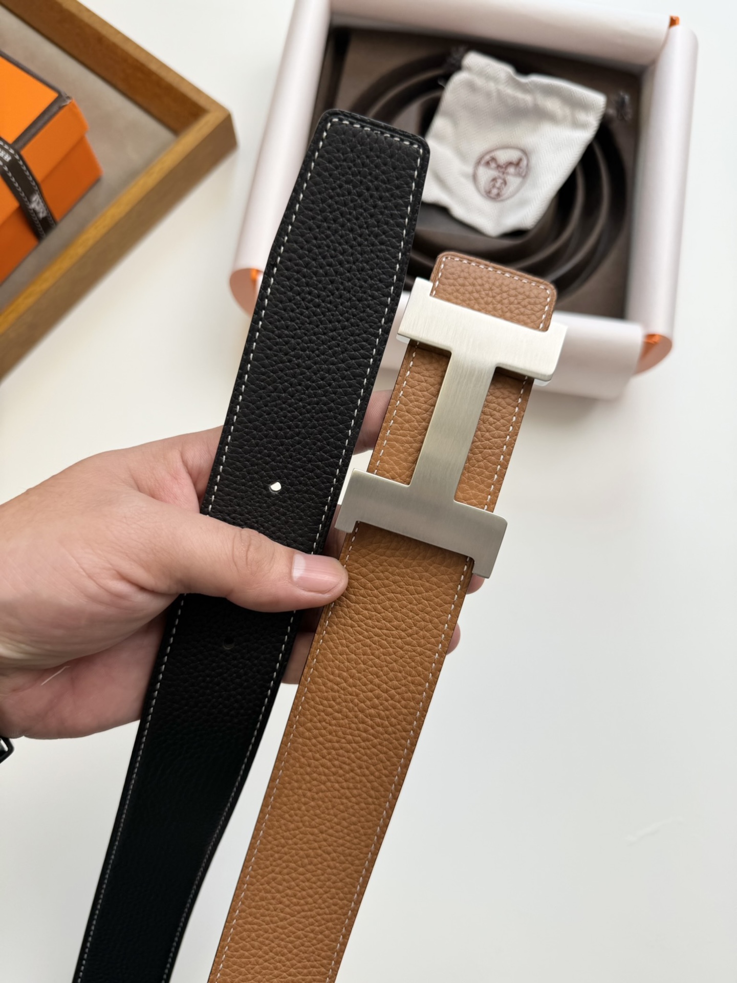 Hermès 双11特价 ，爱马仕钢扣配双面头层荔枝纹牛皮，双面效果，两面都可以使用，质量保证，宽度3.8CM
