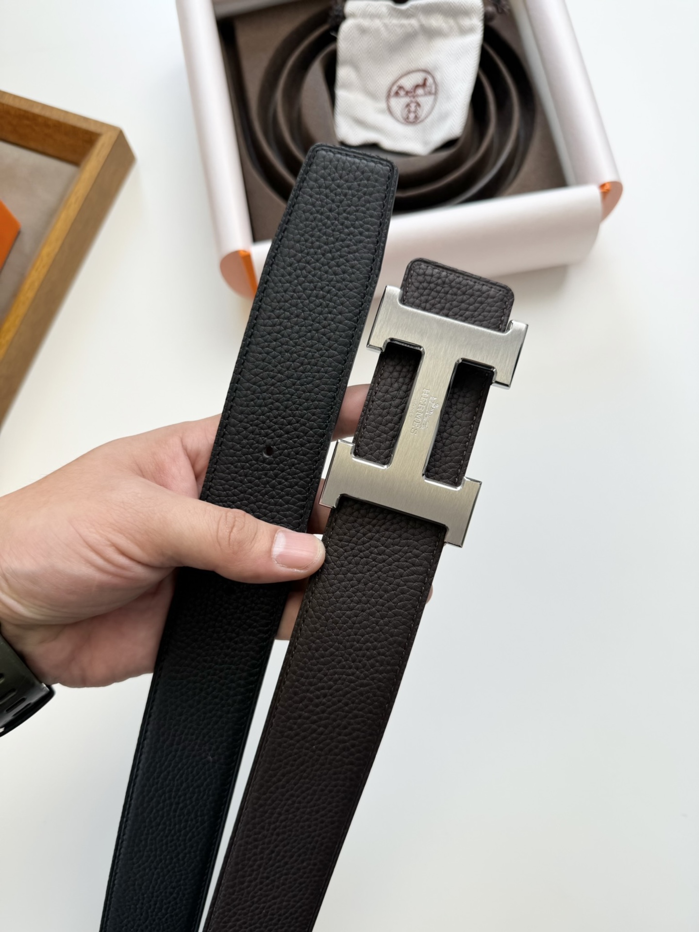 Hermès 双11特价 ，爱马仕钢扣配双面头层荔枝纹牛皮，双面效果，两面都可以使用，质量保证，宽度3.8CM