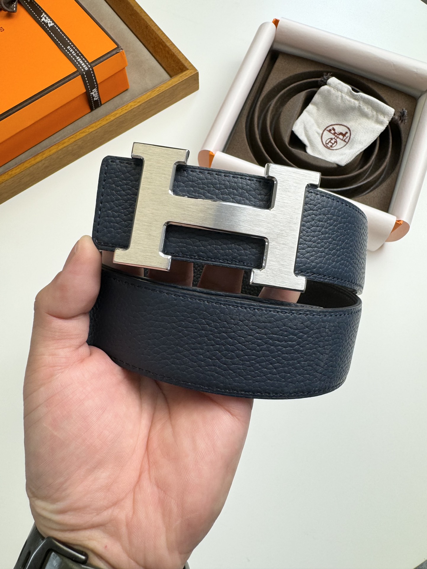 Hermès 双11特价 ，爱马仕钢扣配双面头层荔枝纹牛皮，双面效果，两面都可以使用，质量保证，宽度3.8CM
