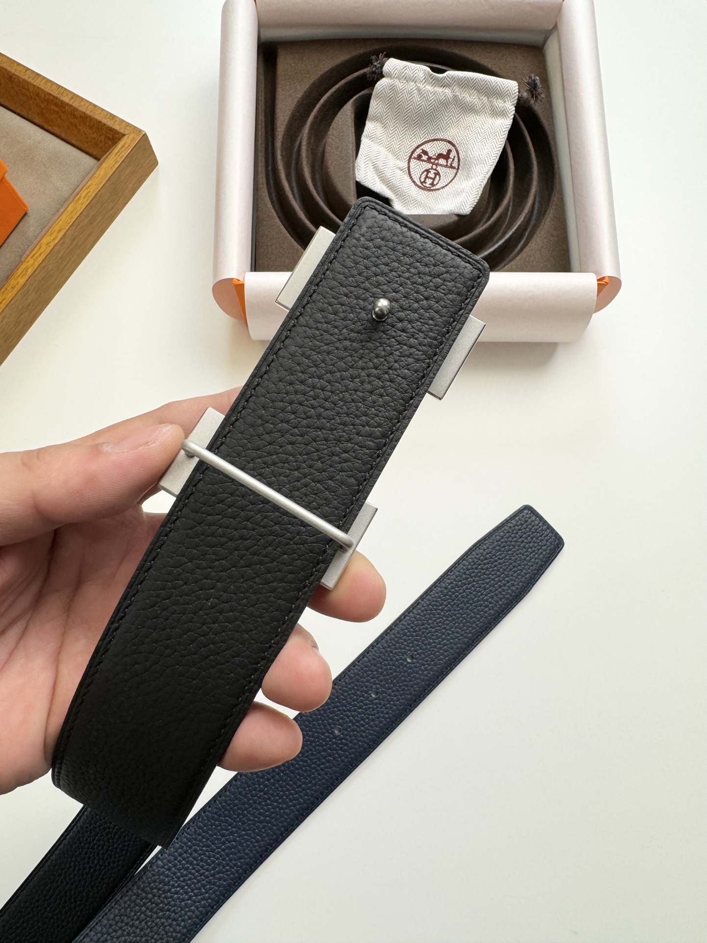 Hermès 双11特价 ，爱马仕钢扣配双面头层荔枝纹牛皮，双面效果，两面都可以使用，质量保证，宽度3.8CM
