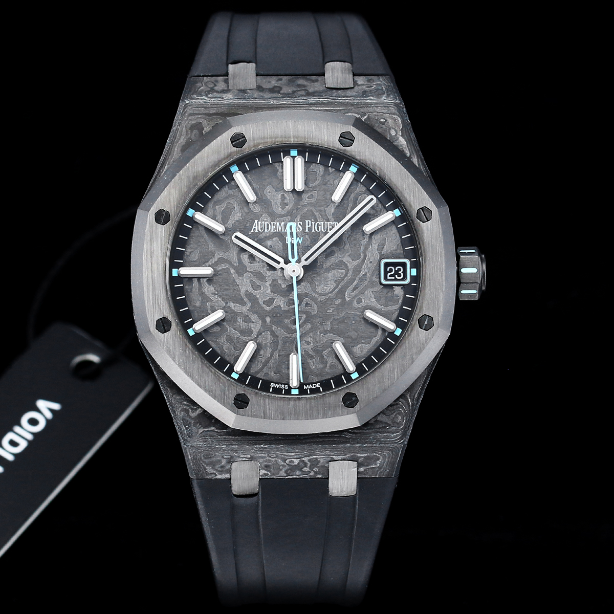 NO:641501,NTT carbon fiber Audemars Piguet Royal Oak 15500 Royal OakDiW 'VOIDLINE A' series watches make the originally lightweight watch become ultra-lightweight!  DiW Carbon Audemars iguet Royal Oak 15500 “VOIDLINE A“ Series Watch Parameters Series Voidline A Model Royal Oak Series 15500 Movement 4302 Function Hours, Minutes, Central Seconds and Date Weight 85g Case 41 mm, carbon fiber case Bezel black DLC coating Back black DLC coating Dial carbon fiber watch with rubber strap watch  Buckle black DLC coating, sealing performance 5 ATM, power reserve approximately 70 hours, audemars19860909NTT 碳纤 爱彼皇家橡树15500 Royal OakDiW ”VOIDLINE A“系列腕表,令本来轻量的手表变成超轻量！ DiW Carbon Audemars iguet Royal Oak 15500 ”VOIDLINE A“ Series 腕 表 参 数 系 列Voidline A 型 号皇家橡树系列15500 机 芯4302 功 能时.分.中央秒针和日期 重 量85克 表 壳41毫米,碳纤维表壳 表 圈黑色 DLC涂层 表 背黑色DLC涂层 表 盘碳纤维 表 带橡胶表带 表 扣黑色DLC涂层 密 封 性 5 ATM 动力储存约70小时,,audemars,Watch