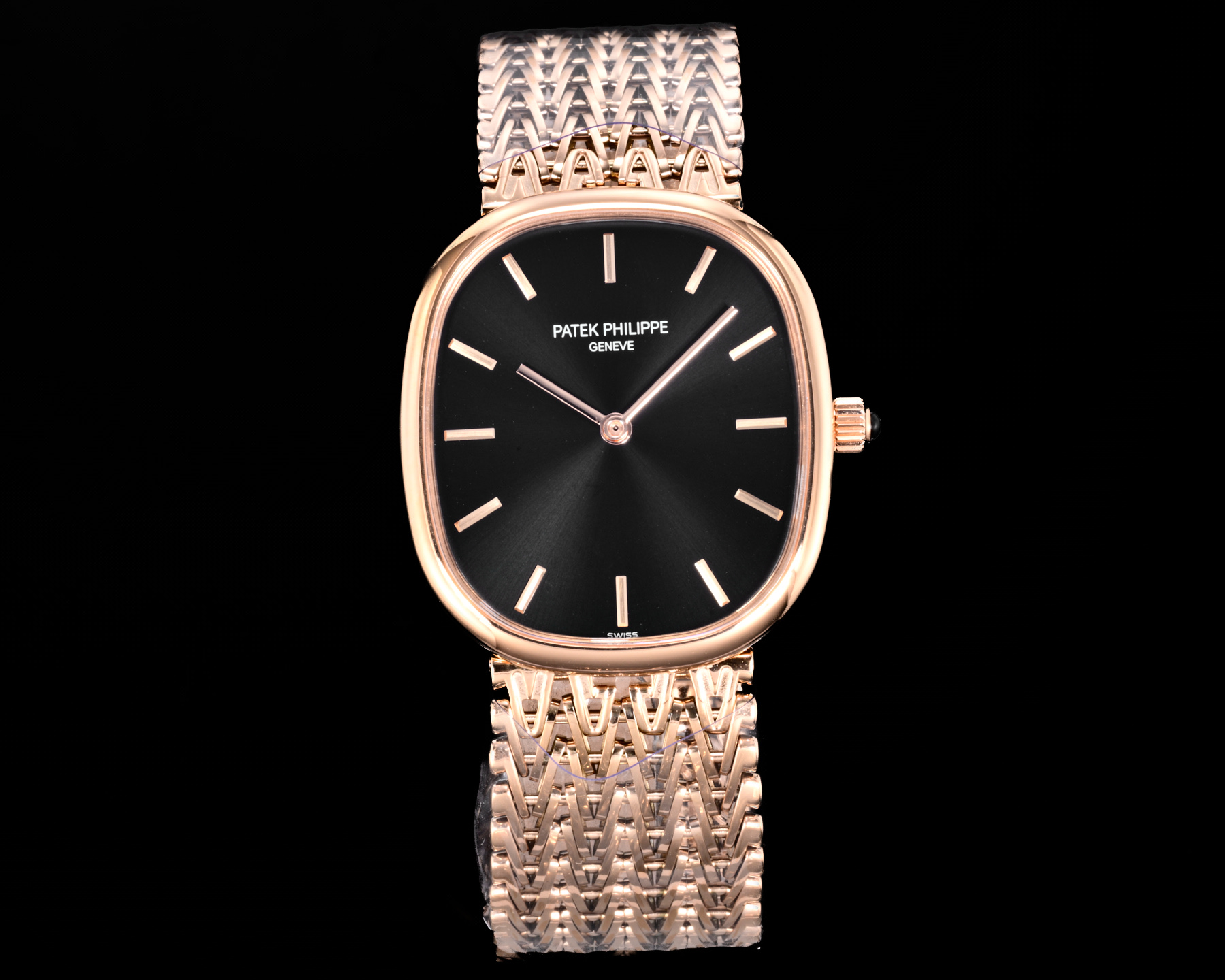 NO:765772,Produced by TW White shell Gold shell TW Factory PATEK PHILIPPE 'Patek Philippe' H Slim 6.2mm Weight 75g Brand new chain bracelet Fully handmade PP Manual winding Delivery Calfskin strap + pin buckle Mechanical Imported movement Patek Philippe  /1R is the brand's classic barrel-shaped watch. It is made of fine steel. The warm metallic luster complements the exquisite textured strap, showing a luxurious texture. The dial is made of deep black, with simple strip hour markers and slender hour markers.  The pointer and the design without unnecessary decoration outline a minimalist aesthetic style, perfectly blending elegance and low-key. The barrel-shaped outline of the case has smooth lines and a curvature that fits the wrist. It not only makes the wearing experience comfortable, but also makes the shape of the watch more recognizable.  The biggest highlight of this watch is its exclusive chain bracelet. Each link is a gold oval ring, which is 'interlocked' to form a whole, which is both beautiful and durable. The bracelet is made and installed by hand one by one with 300 links. The pattern of the bracelet is novel and reliable. Warm reminder: When reducing the length of the bracelet, you need to start from the first section. Luxury and exquisite men's mechanical watches are recommended. For the best luxury recommendations for gifts, please look for TW's exclusive quality, patek philippe, cowhide19860909TW 出品 白壳 金壳  TW Factory PATEK PHILIPPE「百达翡丽」 H  纤薄 6.2mm 重量 75g  全新链式表链 全手工装制 PP 手动上链  配送 小牛皮表带+针扣 机械 进口机芯 百达翡丽 /1R是品牌经典的酒桶形腕表代表作,整体采用精钢材质打造,温润的金属光泽与精致的纹理表带相得益彰,尽显奢华质感.表盘选用深邃的黑色调,搭配简约的条状时标与纤细的指针,无多余装饰的设计勾勒出极简的美学风格,将优雅与低调融合得恰到好处.其表壳的酒桶形轮廓线条流畅,弧度贴合腕间,佩戴体验舒适的同时,也让腕表的造型更具辨识度. 这款腕表最大的亮点在于其配备的独家链式表链.每一个链节都是一个金质椭圆形环,通过“环环相扣”形成整体,既美观又耐用.表链由300枚链节手工逐一制作和安装,表链图样新颖又可靠. 温馨提示调减表链长度时,需要从第一节开始进行,奢华精致推荐男士机械腕表 送礼最佳奢华推荐请认准TW独家品质,,patek philippe,cowhide,Watch
