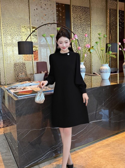 Elegant A-Line Dress with Long Sleeves and Decorative Button Accents 1 Elegant A-Line Dress with Long Sleeves and Decorative Button Accents