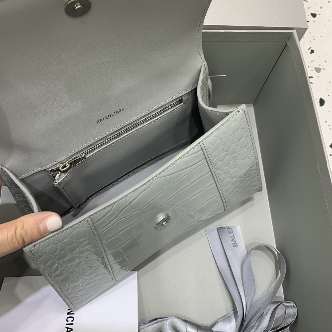小号原单Balencia巴黎家本季重磅鳄鱼深灰沙漏包独特的标志性弧线形状造型极具辨识度一眼就让人眼前一亮