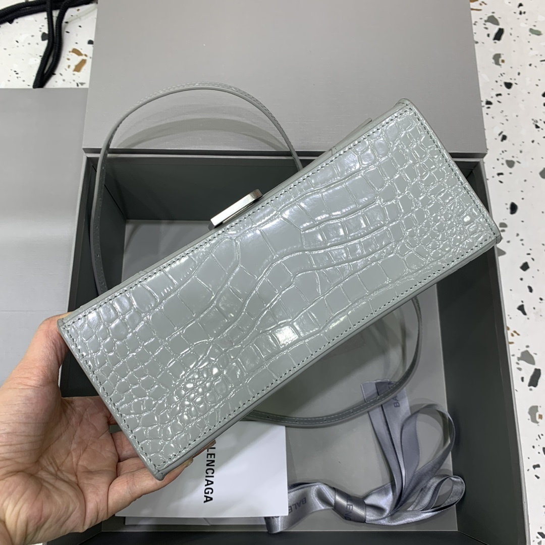 小号原单Balencia巴黎家本季重磅鳄鱼深灰沙漏包独特的标志性弧线形状造型极具辨识度一眼就让人眼前一亮