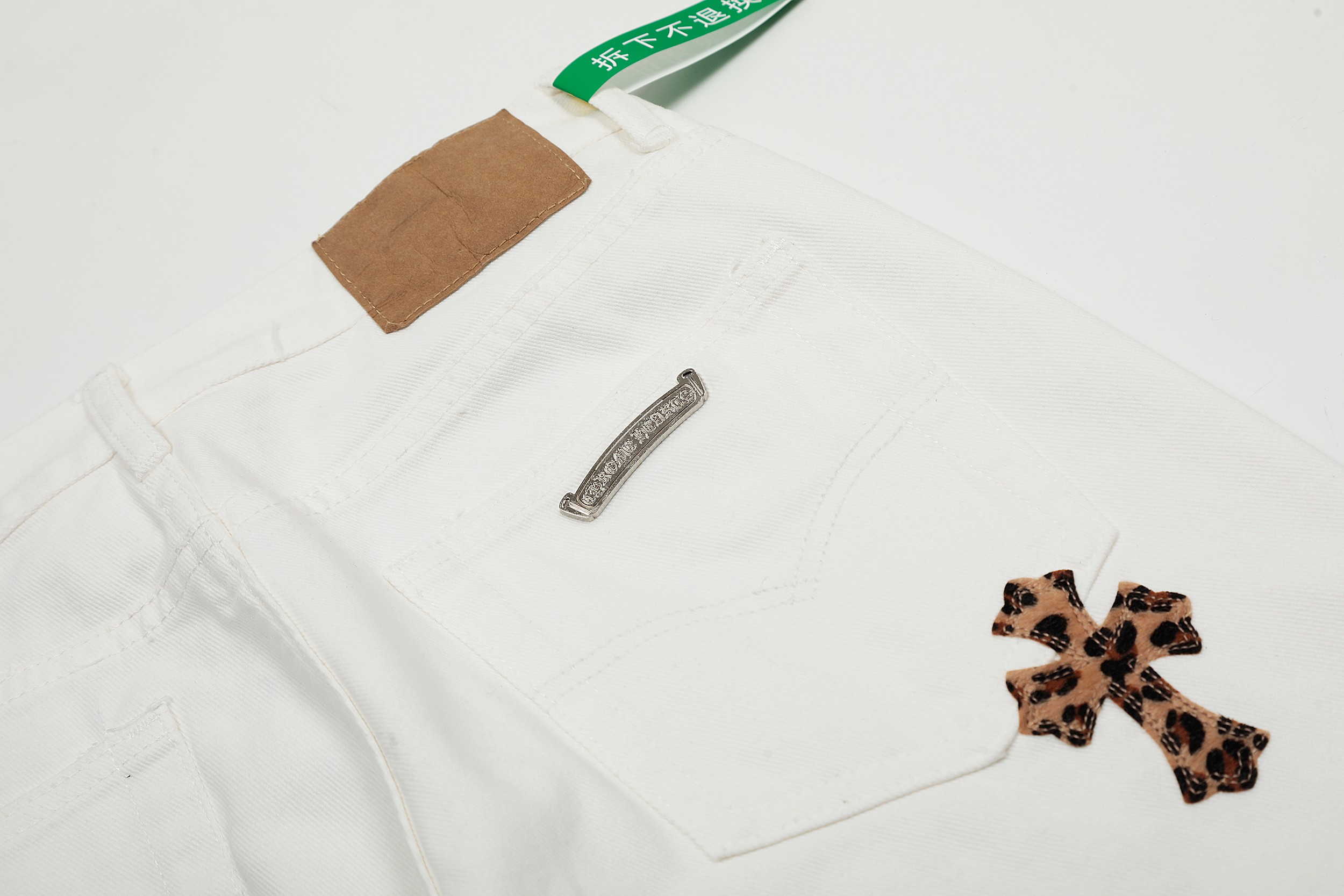 Chrome Hearts Crots: White Leopards Cross-Cut Jeans Review & Details - 图片 9