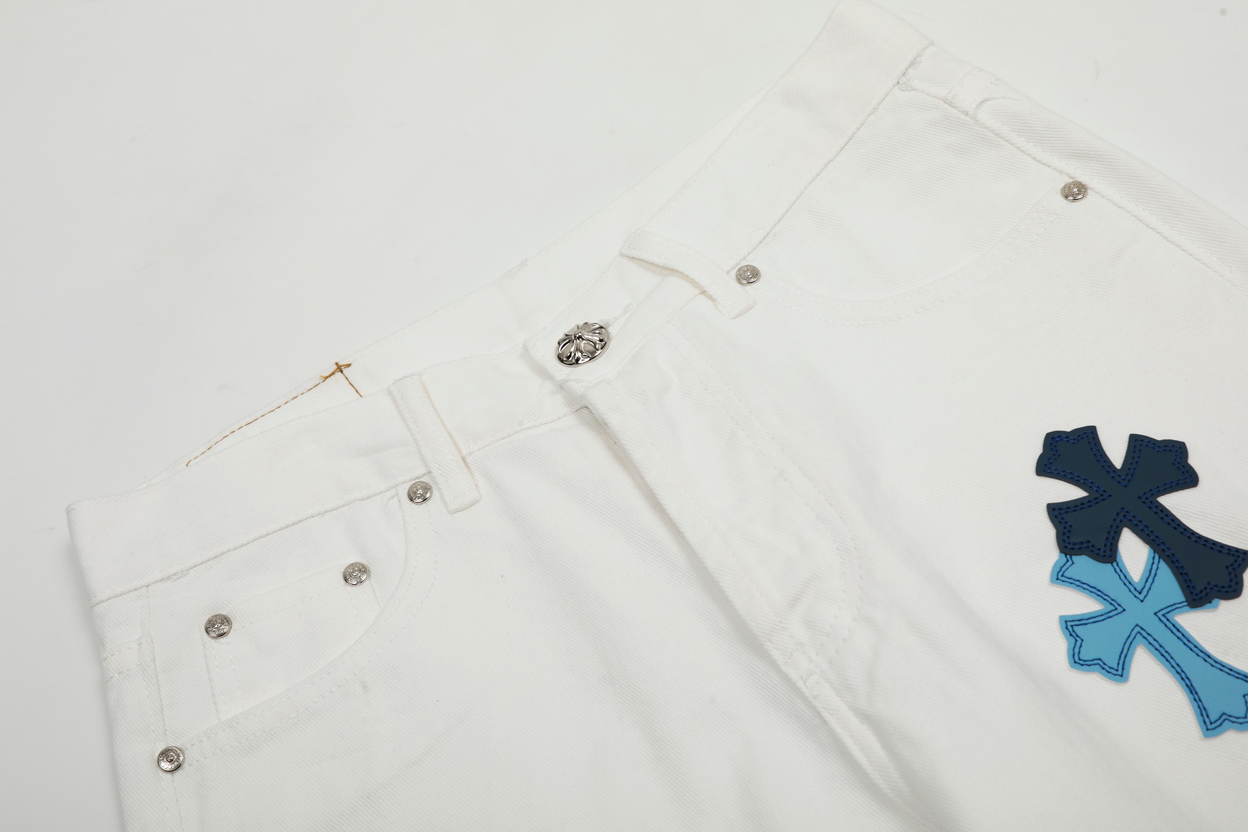 Chrome Hearts Crots: Unique Oxen Skin Jeans in Blue, Sizes S-XL, Unisex Fashion - 图片 4