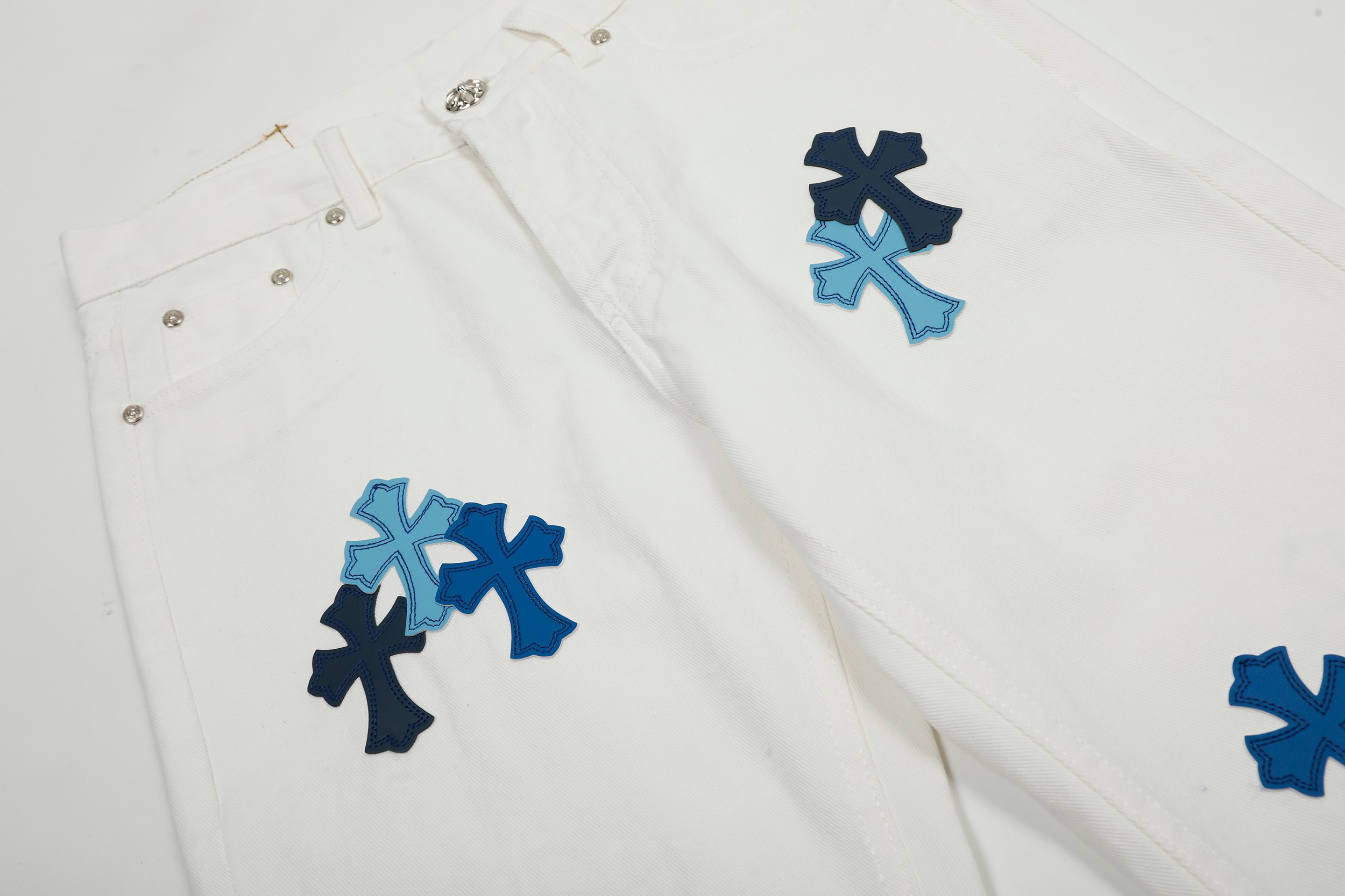 Chrome Hearts Crots: Unique Oxen Skin Jeans in Blue, Sizes S-XL, Unisex Fashion - 图片 5