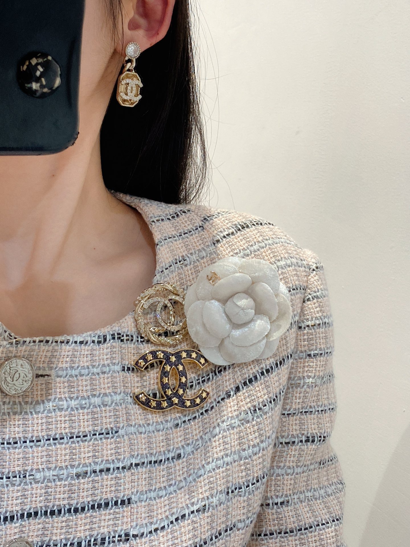 NO:101253,【New style sharing】 @ Three-dimensional hollow crystal diamond earrings Yellow square diamonds High-end daily life You can buy it this season, Chanel earrings, chanel, earrings19860909【新款分享】 @ 立体镂空晶钻耳环 黄色方钻 高级的日常 千金富贵这季可以购入,香奈儿耳钉,chanel,earrings,Jewelry