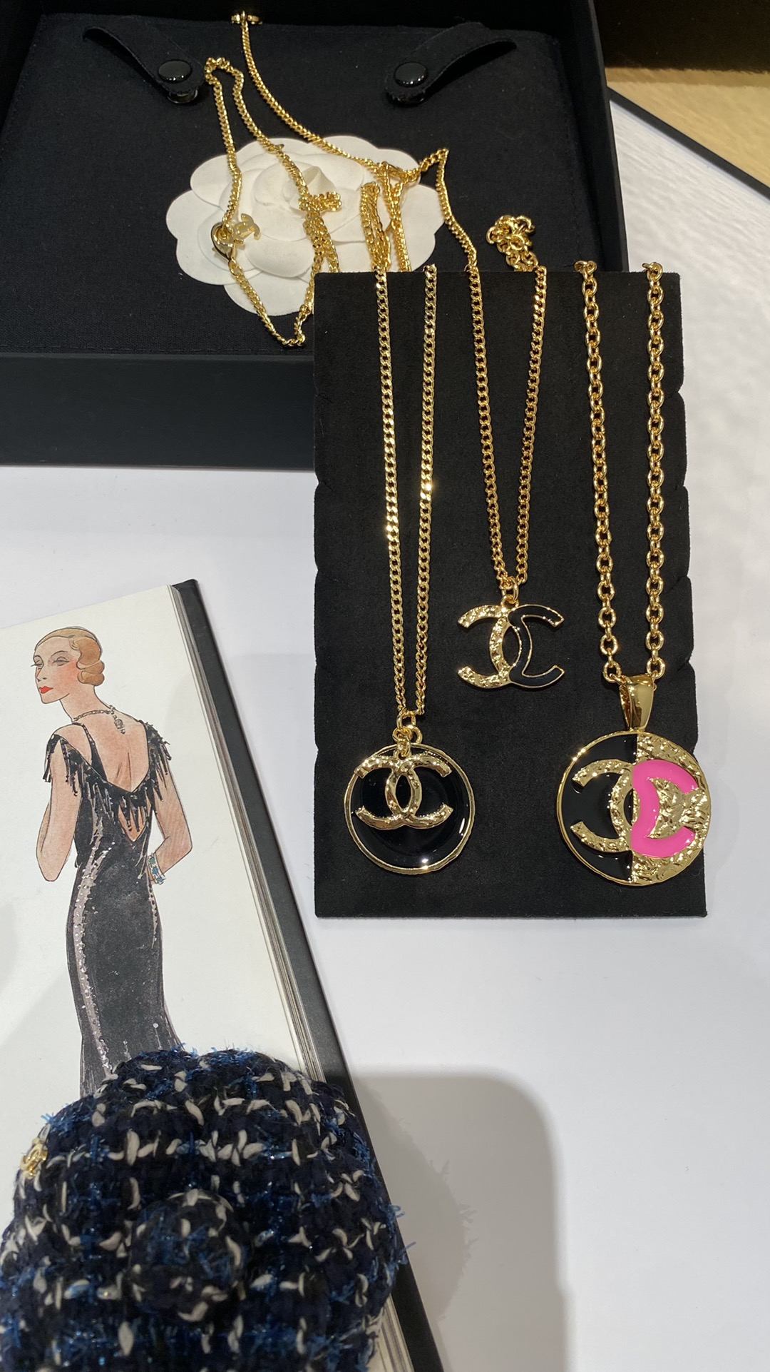 Chanel Jewelry Necklaces & Pendants Black Pink