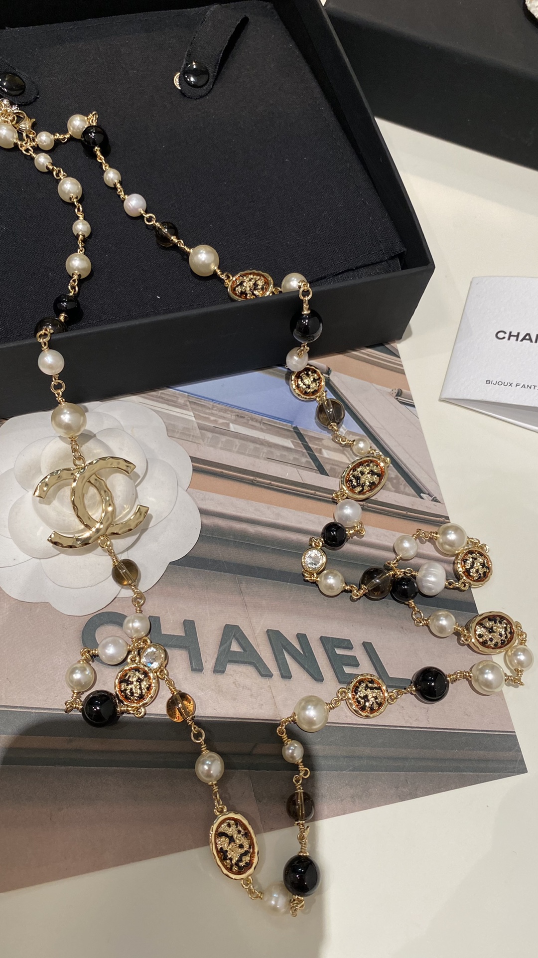 Chanel Jewelry Necklaces & Pendants Black