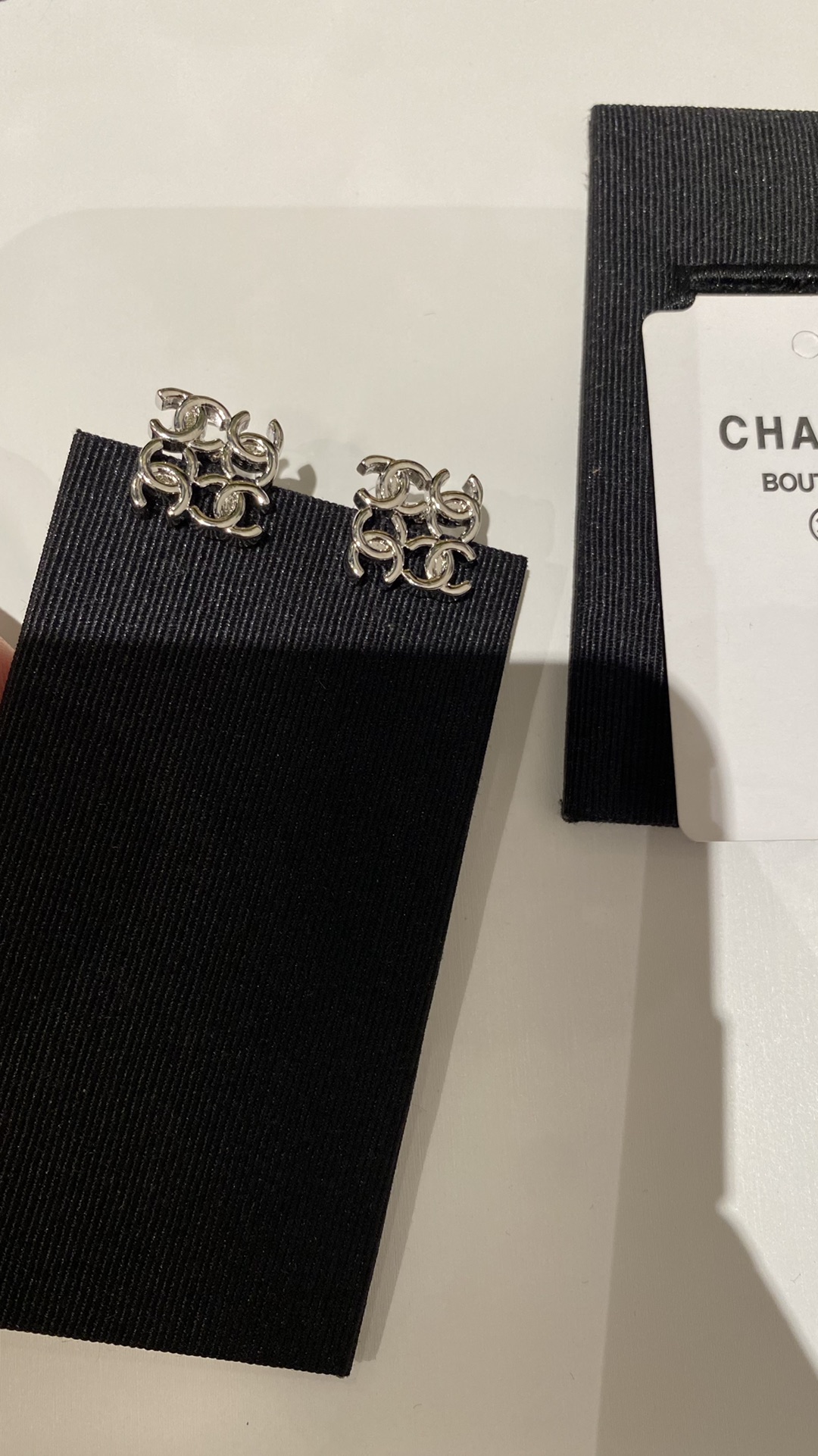 chanel 24B 方形镂空4枚双c标志耳钉 3