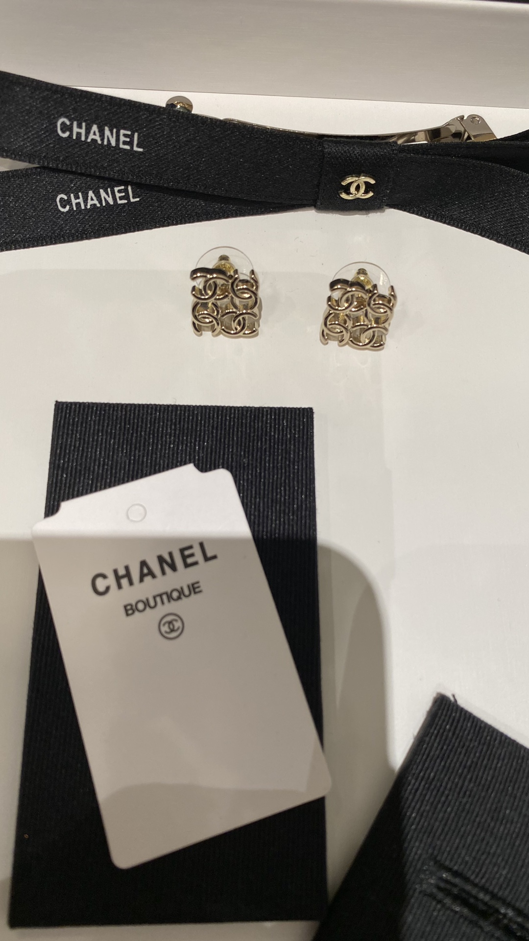 chanel 24B 方形镂空4枚双c标志耳钉 7