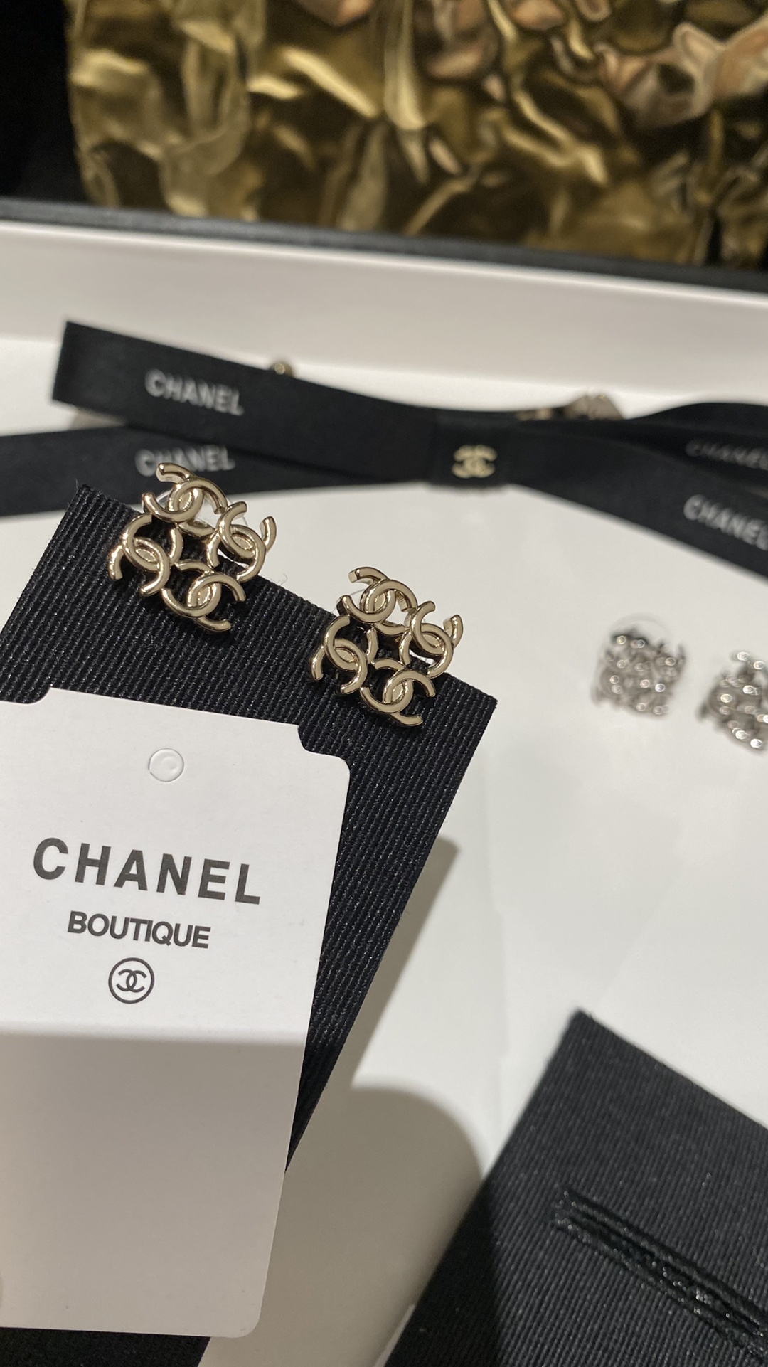 chanel 24B 方形镂空4枚双c标志耳钉 8