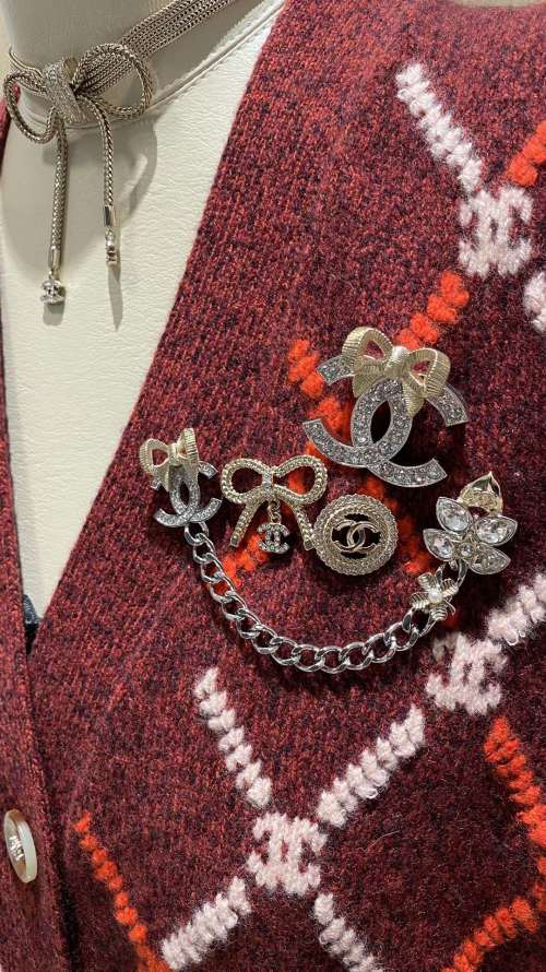 Chanel 24k Silver CC Bow Brooch, Rhinestone Clover Chain Pin 1 Chanel 24k Silver CC Bow Brooch, Rhinestone Clover Chain Pin