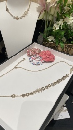 Chanel Bijoux Colliers & Pendentifs Chaîne De Taille Or Travail ouvert La chaîne 1 Chanel Bijoux Colliers & Pendentifs Chaîne De Taille Or Travail ouvert La chaîne