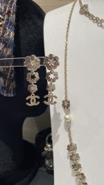 Chanel Bijoux Boucle D'Oreille Or Travail ouvert Série printemps 1 Chanel Bijoux Boucle D’Oreille Or Travail ouvert Série printemps