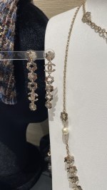 Chanel Bijoux Boucle D'Oreille Or Travail ouvert Série printemps 1 Chanel Bijoux Boucle D’Oreille Or Travail ouvert Série printemps