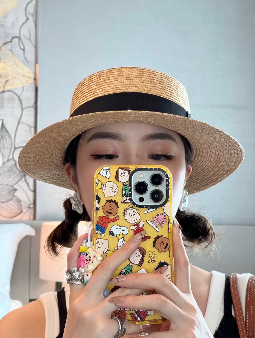 NO:102754,Today's new product: Acrylic Star Silver Sequin Double C Earrings, which are expensive and have a sense of light. It looks like a five-pointed star hanging in the ears. The photo is very high. The side has a certain thickness. The bottom is white resin. The upper part is transparent resin. The stars are full and three-dimensional. The matching rate is very high with this season's clothes. It is versatile and high-end. Full score recommendation, Chanel earrings, chanel19860909今日新品  亚克力星星银色亮片双c耳钉 显贵又自带光感 像一颗挂在耳畔闪闪发光的五角星 拍照出片率很高 侧面有一定厚度 底部是白色树脂上半部分是透明树脂设计 星星很饱满立体感十足 跟这一季的衣服搭配率极高 百搭又高级 满分推荐,香奈儿耳钉,chanel,Jewelry