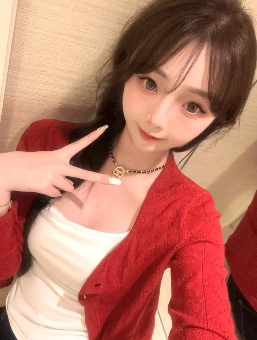 NO:633084,[New style sharing] 88200 black gold octagonal square rhombus pattern hollow full diamond double C fine leather chain choker necklace lambskin narrow leather chain hollow full diamond double C octagonal frame design black gold color matching daily versatile overall sweet retro and very noble beauty and practical wear coexist, full score recommendation, necklace, sheepskin, Cardia high-end jewelry19860909【新款分享】88200  黑金八边形方块菱格纹镂空满钻双c细版皮穿链颈链项链 小羊皮窄版皮穿链条镂空满钻双c八角框设计黑金配色 日常百搭 整体甜美复古又十分贵气 美貌与实戴并存  满分推荐,,necklace,sheepskin,卡迪亚高端饰品,Jewelry