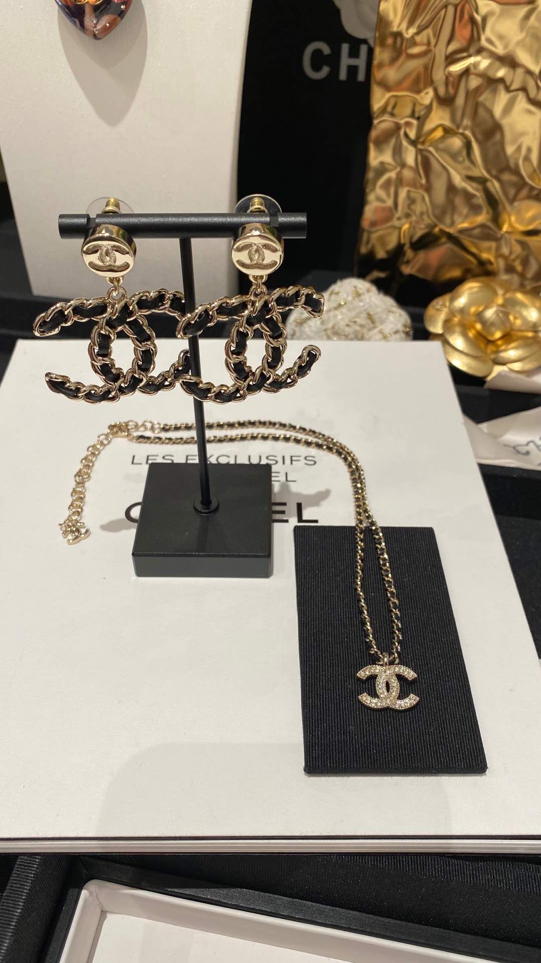Chanel choker 浅金色皮穿链满钻双c短款项链 6