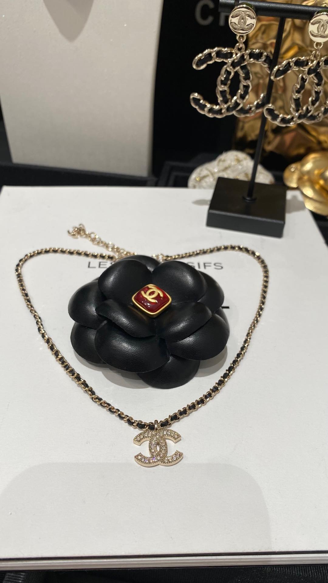 Chanel choker 浅金色皮穿链满钻双c短款项链 5