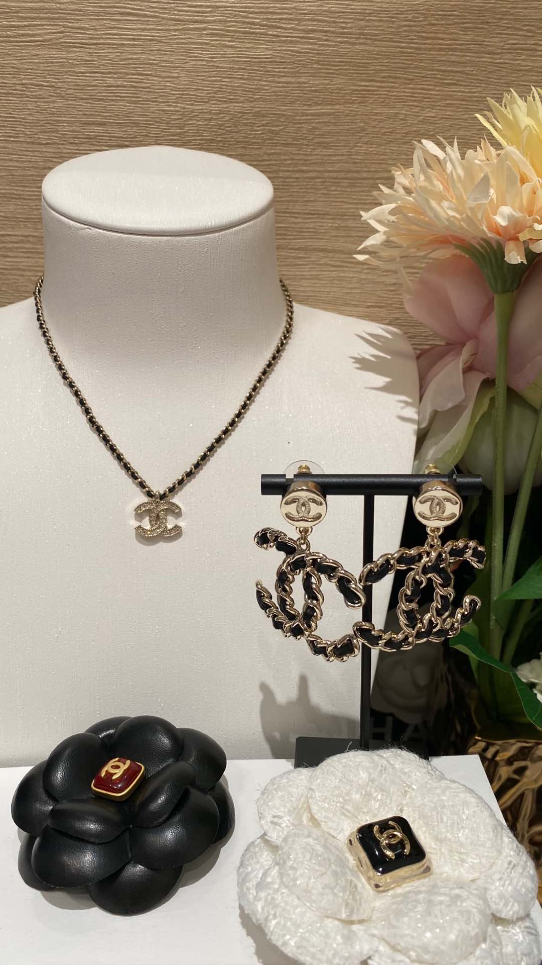 Chanel choker 浅金色皮穿链满钻双c短款项链 9