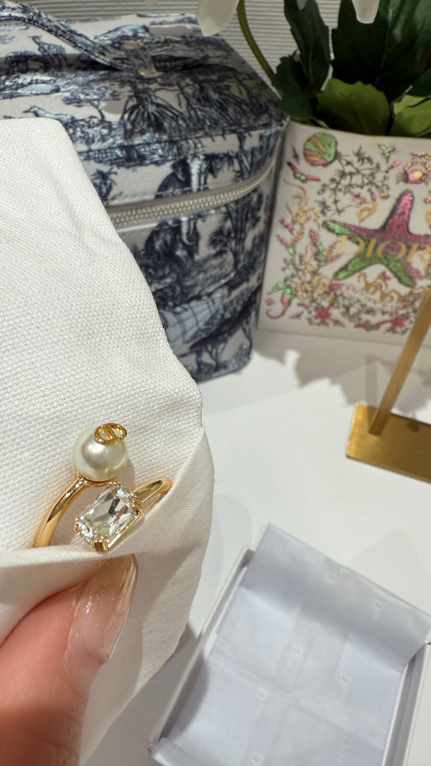 Dior Bague Ouverte Dorée avec Perle et Diamant Carré pour Femme