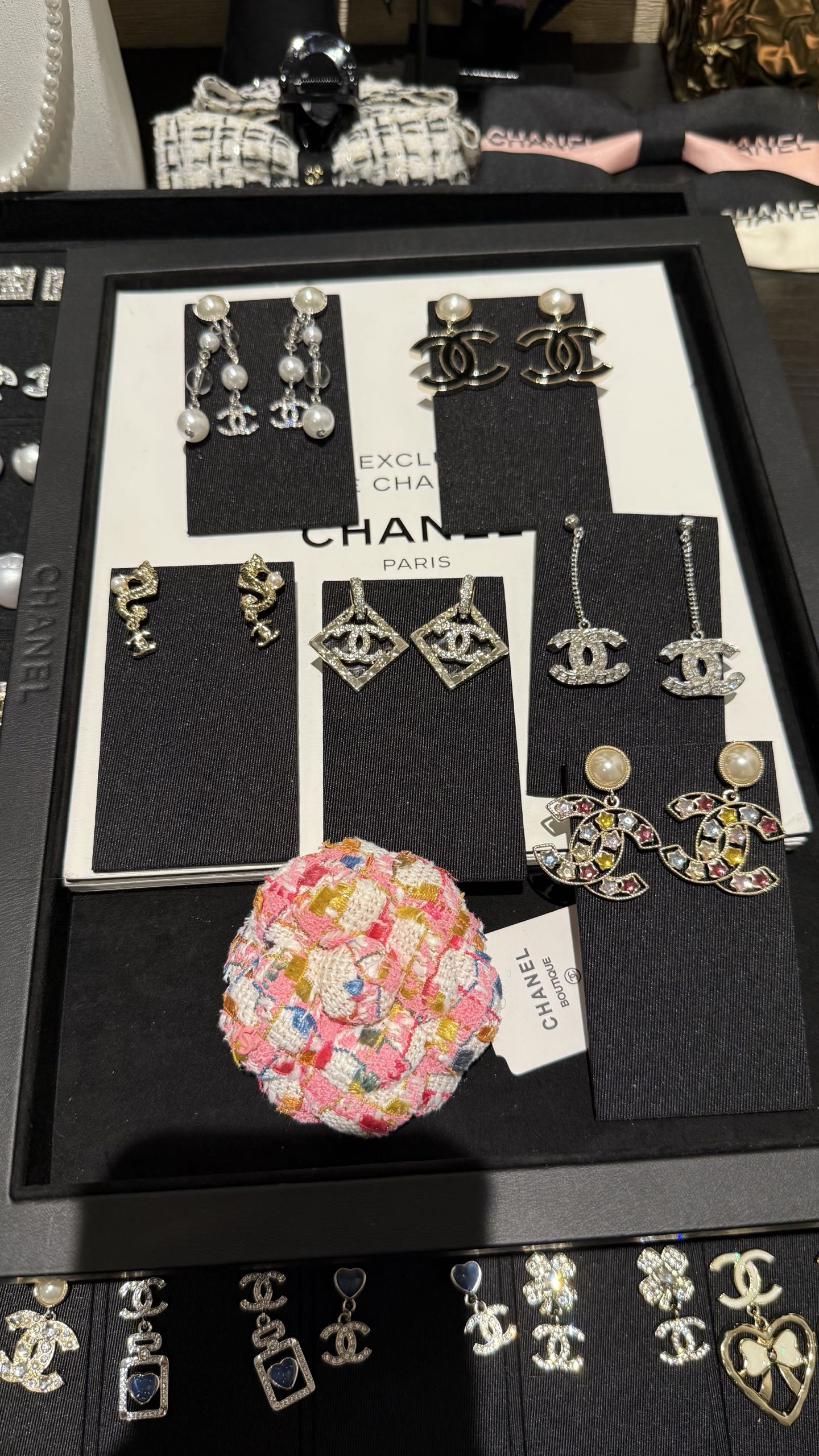NO:632935,New product earrings, collection of real photos, elegant and noble, and beautiful single items with a sense of presence. Perfect rich daughter style. It looks beautiful with some small skirts or suits in spring and summer~,,skirts, earrings, Cardia high-end jewelry19860909新品 耳环 合集实拍 优雅贵气又有存在感漂亮单品 妥妥的富家千金风 春夏搭配一些小裙子or套装都很美～,,skirts,earrings,卡迪亚高端饰品,Jewelry