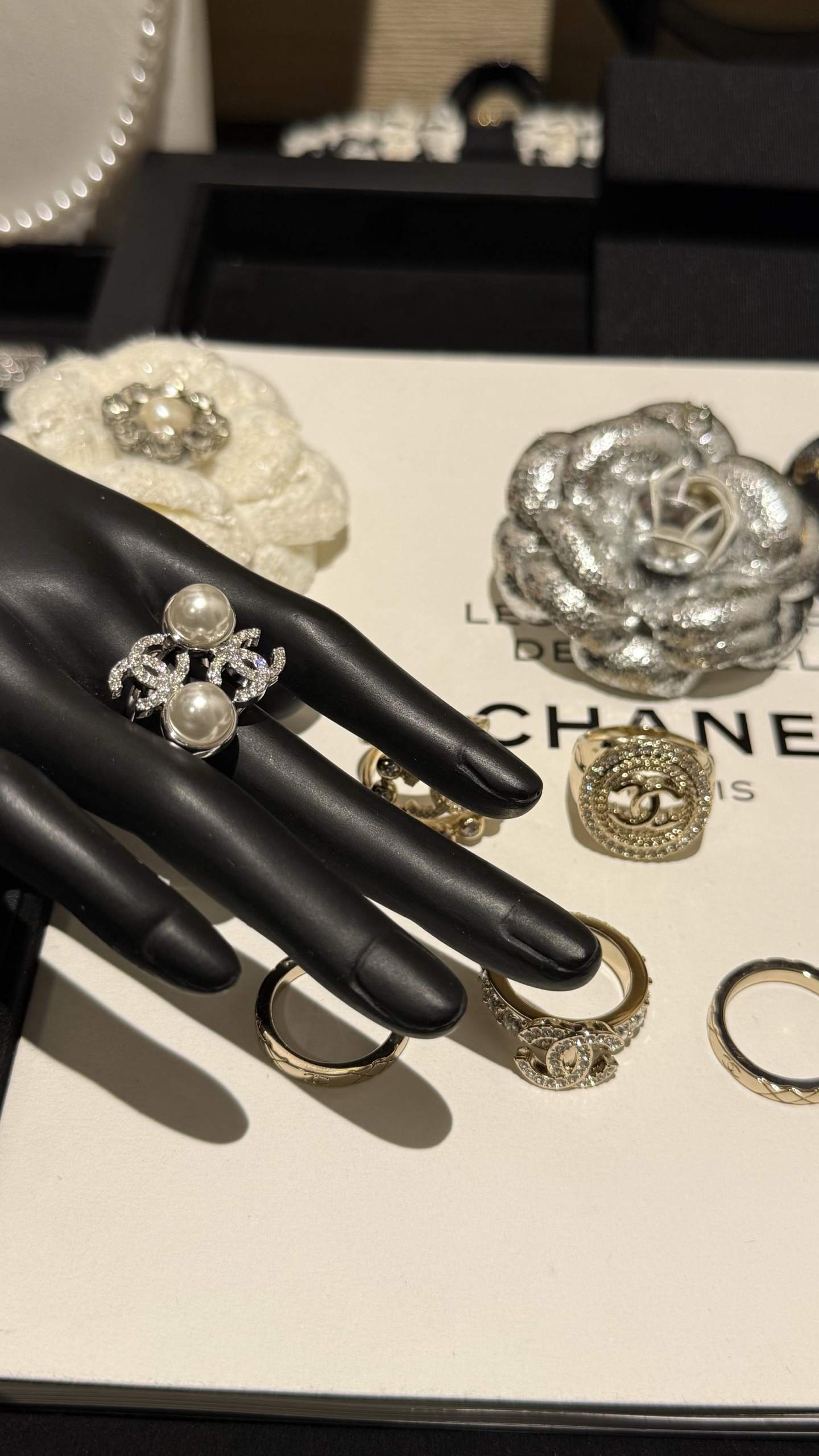 NO:632897,Collection of real photos of new products rings. A pretty girl who looks high-end no matter what she wears~ She has good looks and every one of them is eye-catching. Wearing it makes you feel like a wealthy family, ring, Cartier high-end jewelry19860909新品 戒指 实拍图合集 随便一戴都满满高级感的小漂亮～ 颜值高且每一个都有吸睛点 戴上就是千金富家感,,ring,卡迪亚高端饰品,Jewelry