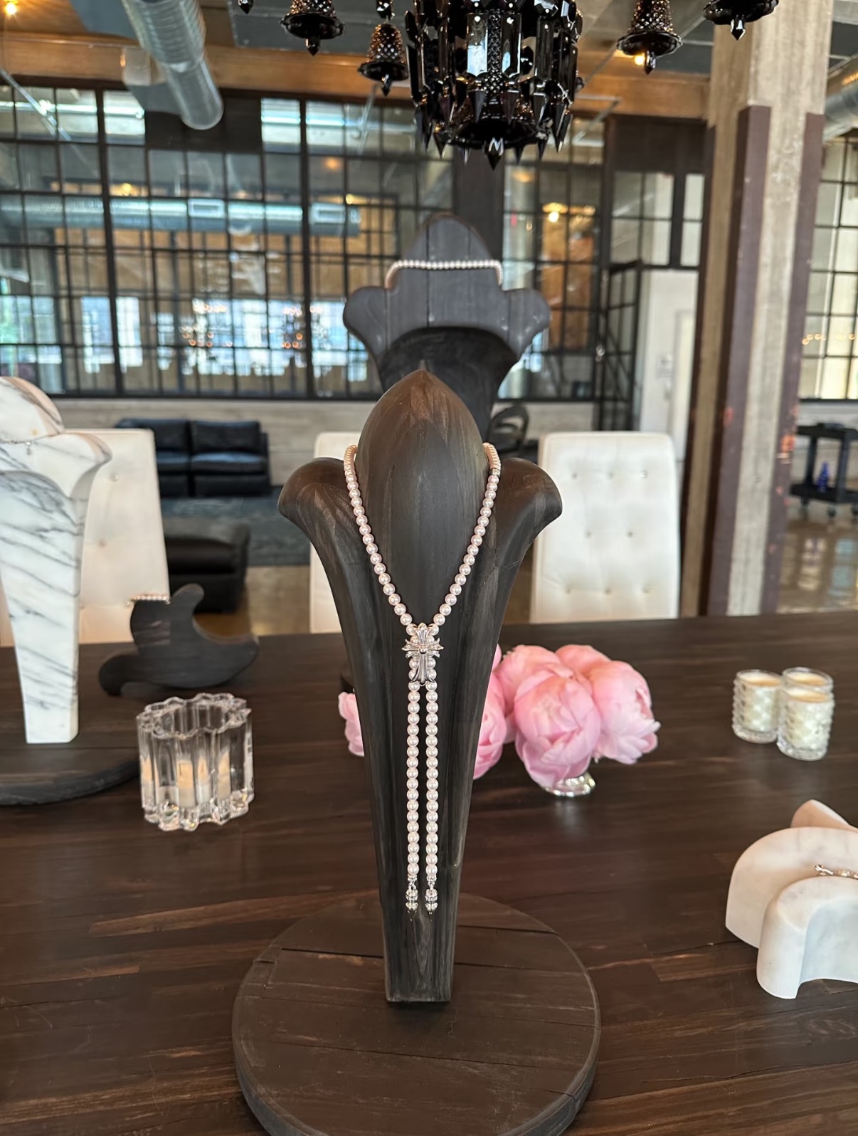 NO:635378,Kim Kardashian, Wilber Pan and many other celebrities have the same style. ZG is more than 200,000. We customize a three-digit mikimoto white gold cross silver bead bullet pendant multi-functional pearl chain. The cross buckle can be removed. Freely adjust one chain for multi-purpose. Multi-purpose long sweater chain x waist chain x multi-layer short chain x bag decoration pendant. Kro Heart Elements  hearts,sweaters,Cardia high-end jewelry19860909金卡戴珊、潘玮柏等众多明星潮人同款 ZG二十多万 我们定制三位数 mikimoto 白金色十字架银珠子弹头吊坠多功能珍珠链 十字架扣头可取出 自由调节一链多用 多种用途长款毛衣链 x 腰链 x 多层短链 x 包包装饰挂件 克罗心元素x御木本珍珠联名品牌 环保铜镀18k白金定制珍珠 非真珠,,chrome hearts,sweaters,卡迪亚高端饰品,Jewelry