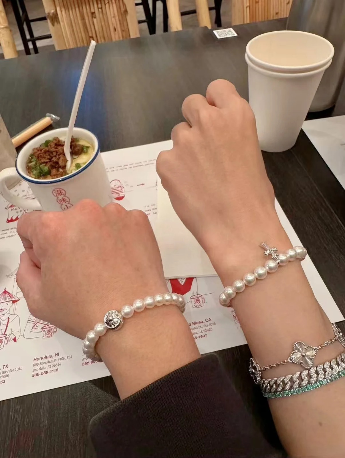 NO:635722,Tan Jianci and other celebrities have the same style. Authentic products are hard to find. We customize ready-made mikimoto white gold cross pendant silver bead pearl bracelet. Kro Heart Elements19860909檀健次等众明星潮人同款 正品一票难求 我们定制现货 mikimoto 白金色十字架吊坠银珠珍珠手链 克罗心元素x御木本珍珠联名品牌 弹力串珠链设计 男生女生都可以轻松驾驭 环保铜镀18k白金定制珍珠 非真珠,,chrome hearts,bracelet,卡迪亚高端饰品,Jewelry