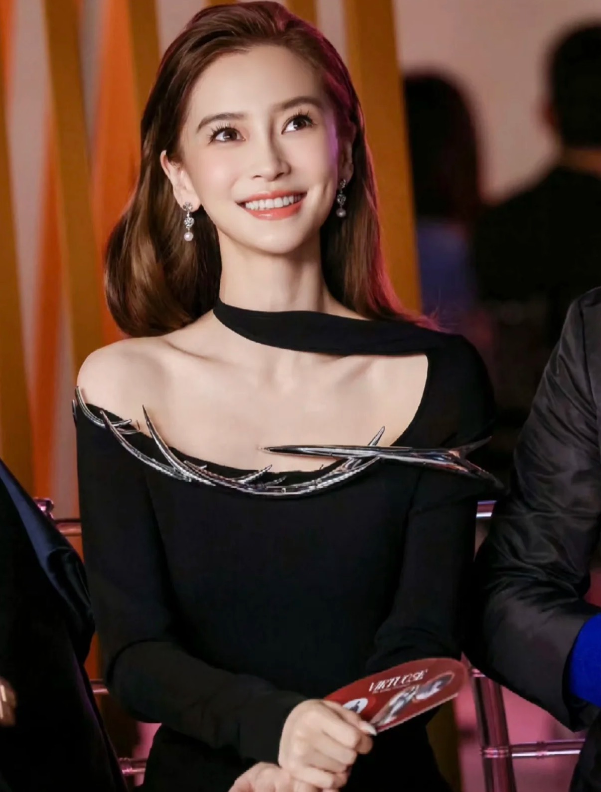 NO:635388,Angelababy's same style, the original is rare and hard to find, mikimoto white gold cross love crystal diamond pearl long earrings, positive cross flower + silver love + pearl pendant design, elegant, unique and personalized, very suitable for daily matching clothes, environmentally friendly copper plated 18k white gold custom pearls, non-real pearls, earrings, Cardia high-end jewelry19860909angelababy同款 原版稀有且难求 mikimoto 白金色十字架爱心晶钻珍珠长款耳环 正十字花+银色爱心+珍珠吊坠设计 优雅独特有个性 非常适合日常搭配衣服 环保铜镀18k白金定制珍珠 非真珠,,earrings,卡迪亚高端饰品,Jewelry