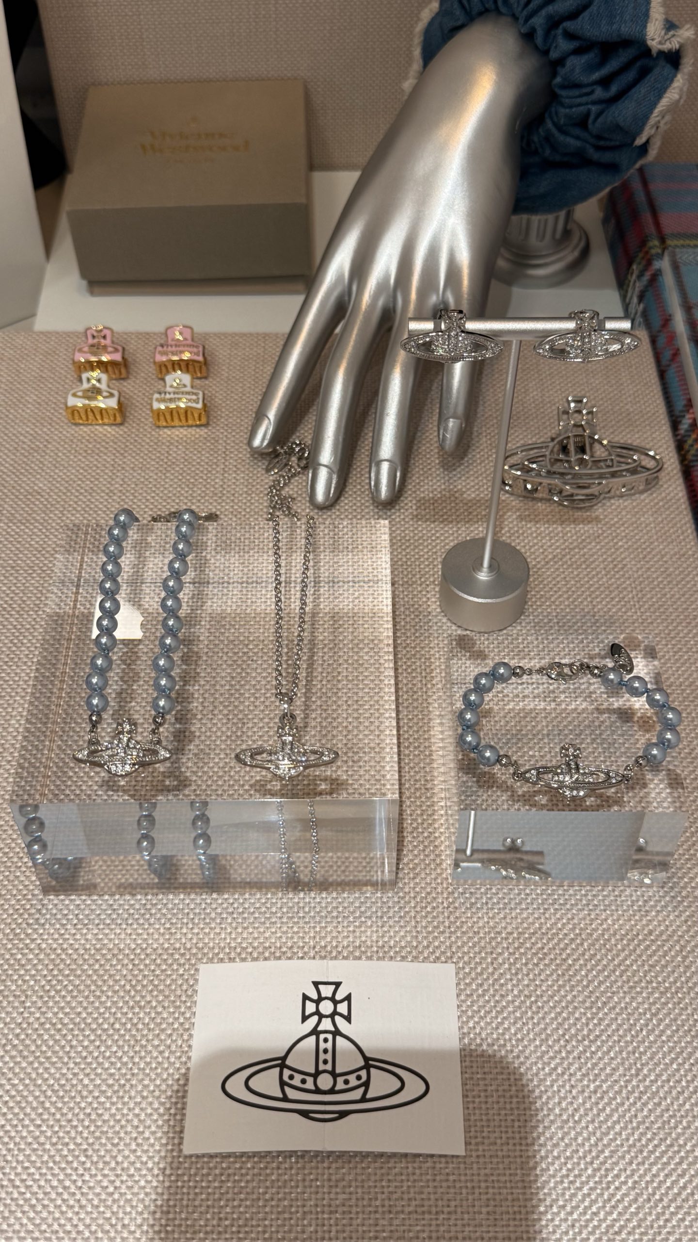 NO:602624,[New Product Sharing] Vivienne Westwood Queen Mother West Baby Blue Pearl Silver Saturn White Crystal Diamond Necklace Bracelet 6mm blue pearl luster is amazing, niche and beautiful. It is super white when worn in person, directly bringing your beauty to a new height, Queen Mother Necklace, Necklace, Bracelet19860909【新品分享】 Vivienne Westwood 西太后 婴儿蓝珍珠银色土星白晶钻项链 手链 6mm蓝色珍珠光泽感超赞 小众又绝美 实物戴上超级显白 直接美出新高度,西太后项链,necklace,bracelet,Jewelry