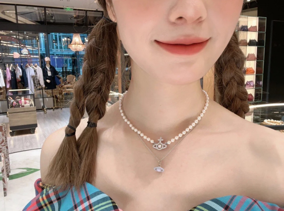 비비안웨스트우드 크리스탈 새턴 진주 장식 목걸이 64953 이미지 9