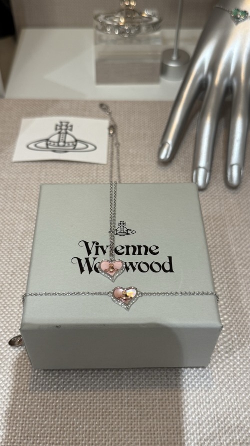 Vivienne Westwood Pink Mother of Pearl Crystal Heart Rose Gold Necklace Bracelet 1 Vivienne Westwood Pink Heart Crystal Silver Chain Necklace & Bracelet Set