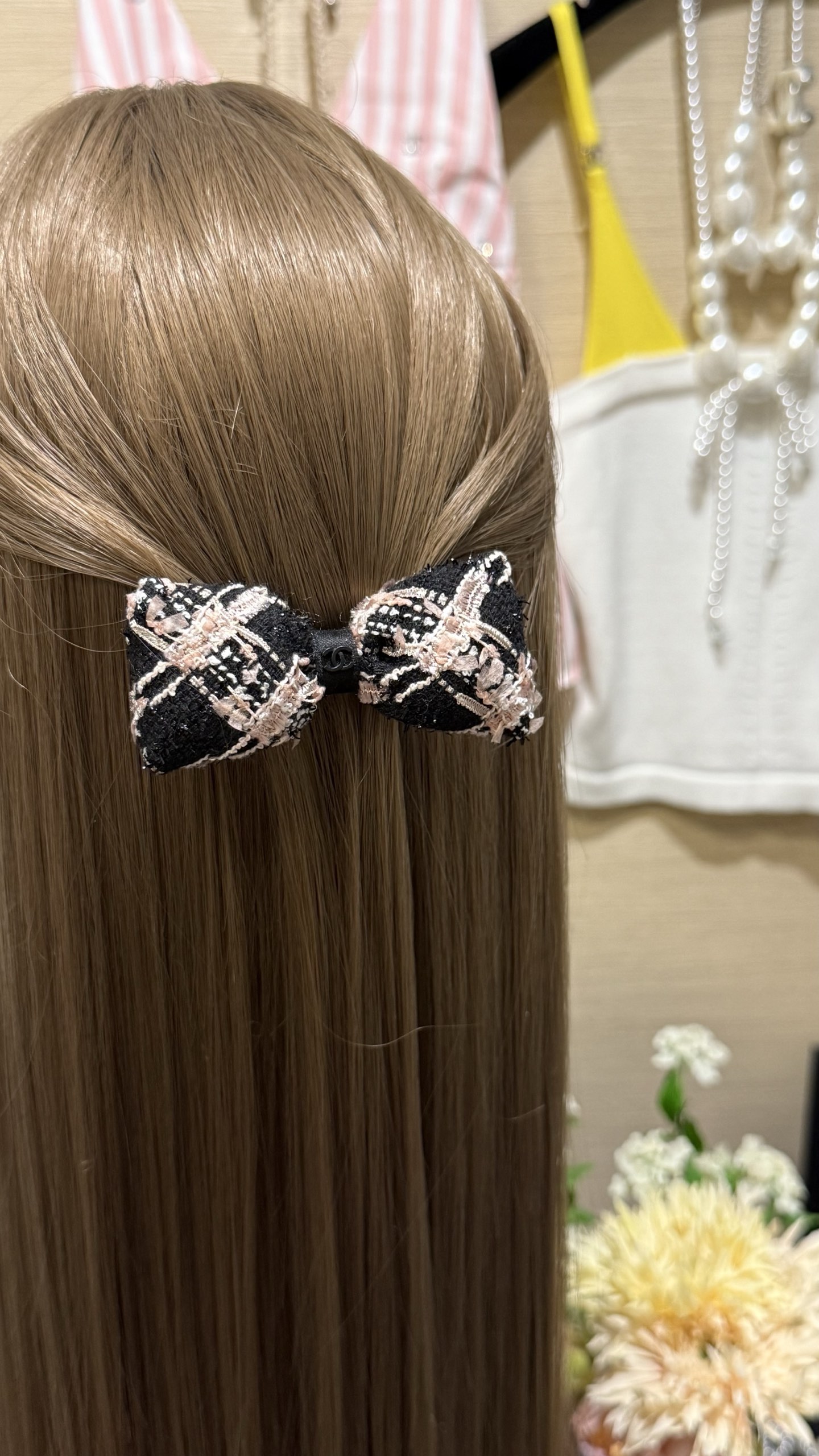 NO:634099,88160, pink and black tweed bow, black double C small hairpin, round bow design, sweet and cute, pink and black color scheme, gentle and delicate, wearing it will make a girl's heart bursting~,,hairpins,Cardia high-end jewelry1986090988160, 粉黑色粗花呢蝴蝶结黑色双c小发夹 圆鼓鼓的蝴蝶结设计 甜美又可爱 粉与黑配色 温柔又娇俏 戴上简直少女心爆棚～,,hairpins,卡迪亚高端饰品,Jewelry