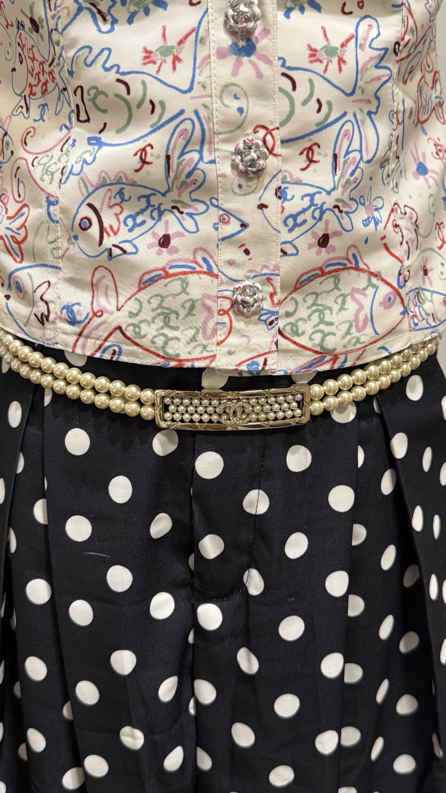 NO:634314,[New product sharing] Chanel 25a new product Light gold rhombus texture square double layer pearl full of diamonds double C waist chain rhombus texture square three rows of small pearls + double layer pearl chain design National style new Chinese abacus bead element to attract wealth and show temperament Customized Swarovski pearls Brass material Recommended, Chanel, Cadia high-end jewelry19860909【新品分享】 Chanel 25a新品 浅金色菱格纹理方块双层珍珠满钻双c腰链 菱格纹理方块三排小珍珠+双层珍珠链设计 国风新中式算盘珠元素 招财又显气质 定制施华洛珍珠 黄铜材质 推荐,,chanel,卡迪亚高端饰品,Jewelry