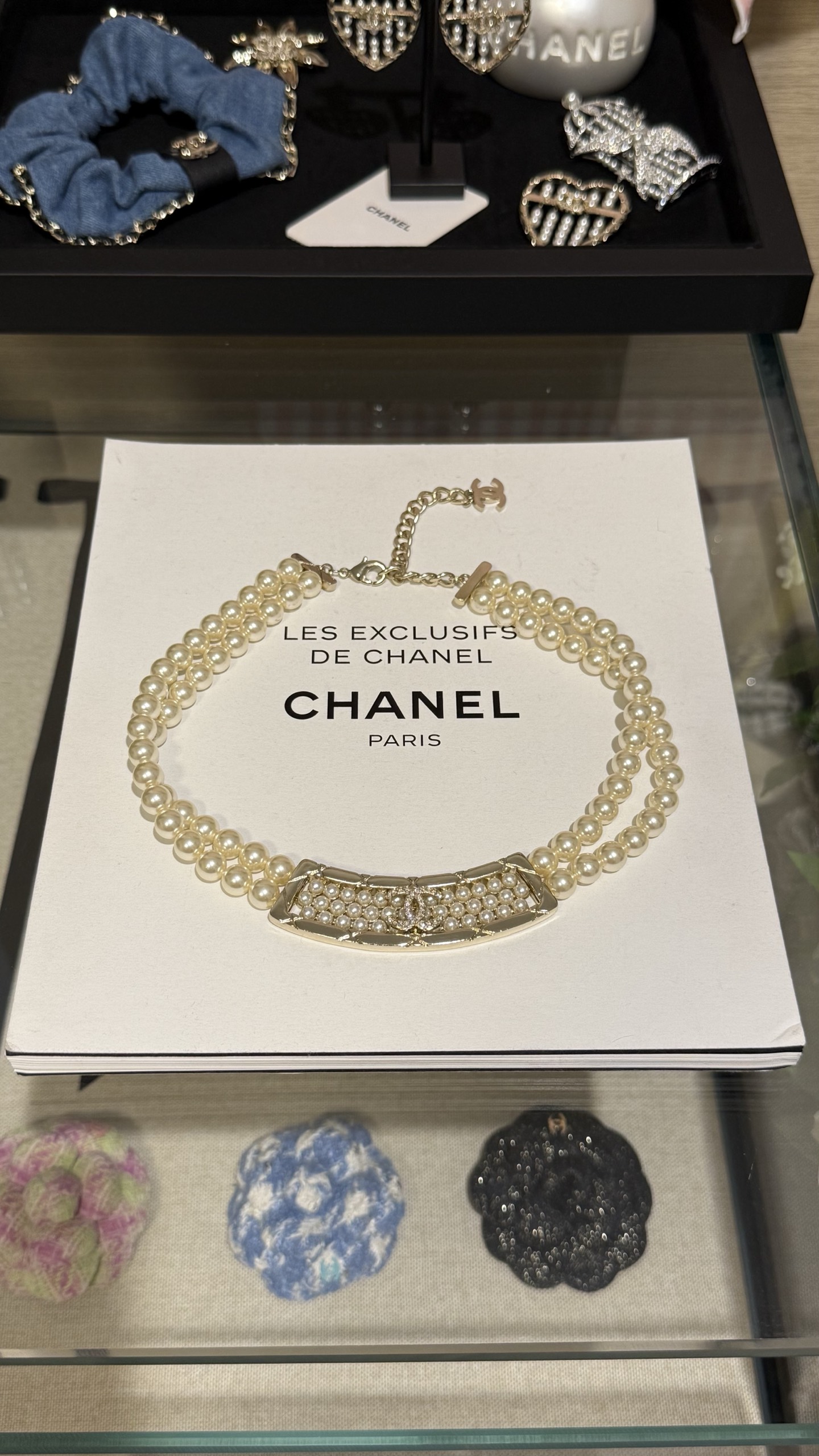 NO:634976,[New product] Chanel 25a new product Light gold rhombus texture square double-layered pearls full of diamonds double C necklace choker rhombus texture square three rows of small pearls + double-layer pearl chain design Chinese style new Chinese abacus bead element to attract wealth and show temperament Customized Swarovski pearls Brass material Recommended, chanel, necklace, Cardia high-end jewelry19860909【新品】 Chanel 25a新品 浅金色菱格纹理方块双层珍珠满钻双c项链颈链choker 菱格纹理方块三排小珍珠+双层珍珠链设计 国风新中式算盘珠元素 招财又显气质 定制施华洛珍珠 黄铜材质 推荐,,chanel,necklace,卡迪亚高端饰品,Jewelry