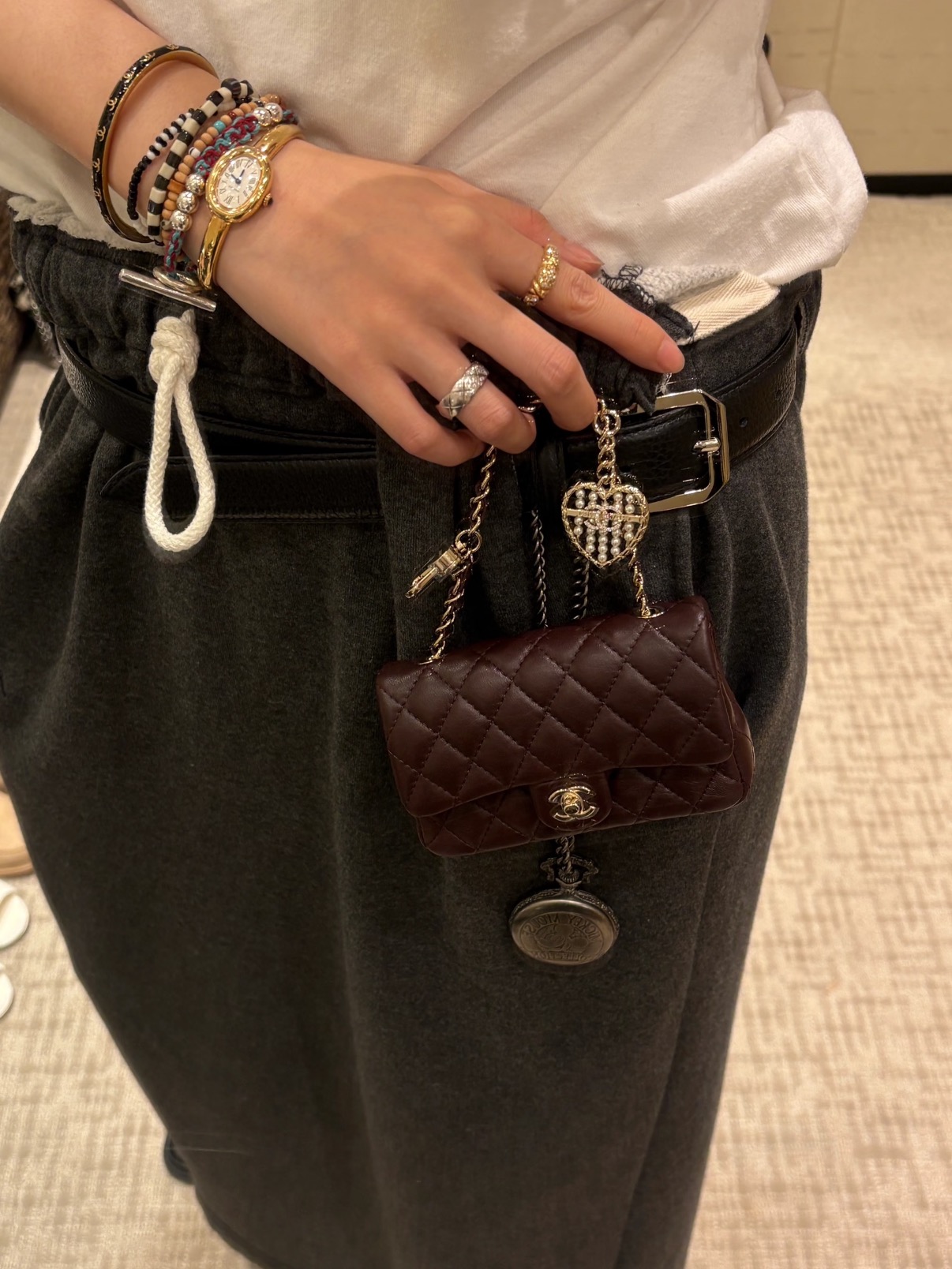 NO:634323,Abacus love pearl keychain. Every bag becomes unique and cute when hung on it. This season’s must-have. Recommended, keychain, Cartier high-end jewelry.19860909算盘爱心珍珠钥匙扣 每个包包挂上都变得独特且可爱 这季必入 推荐,,keychain,卡迪亚高端饰品,Jewelry