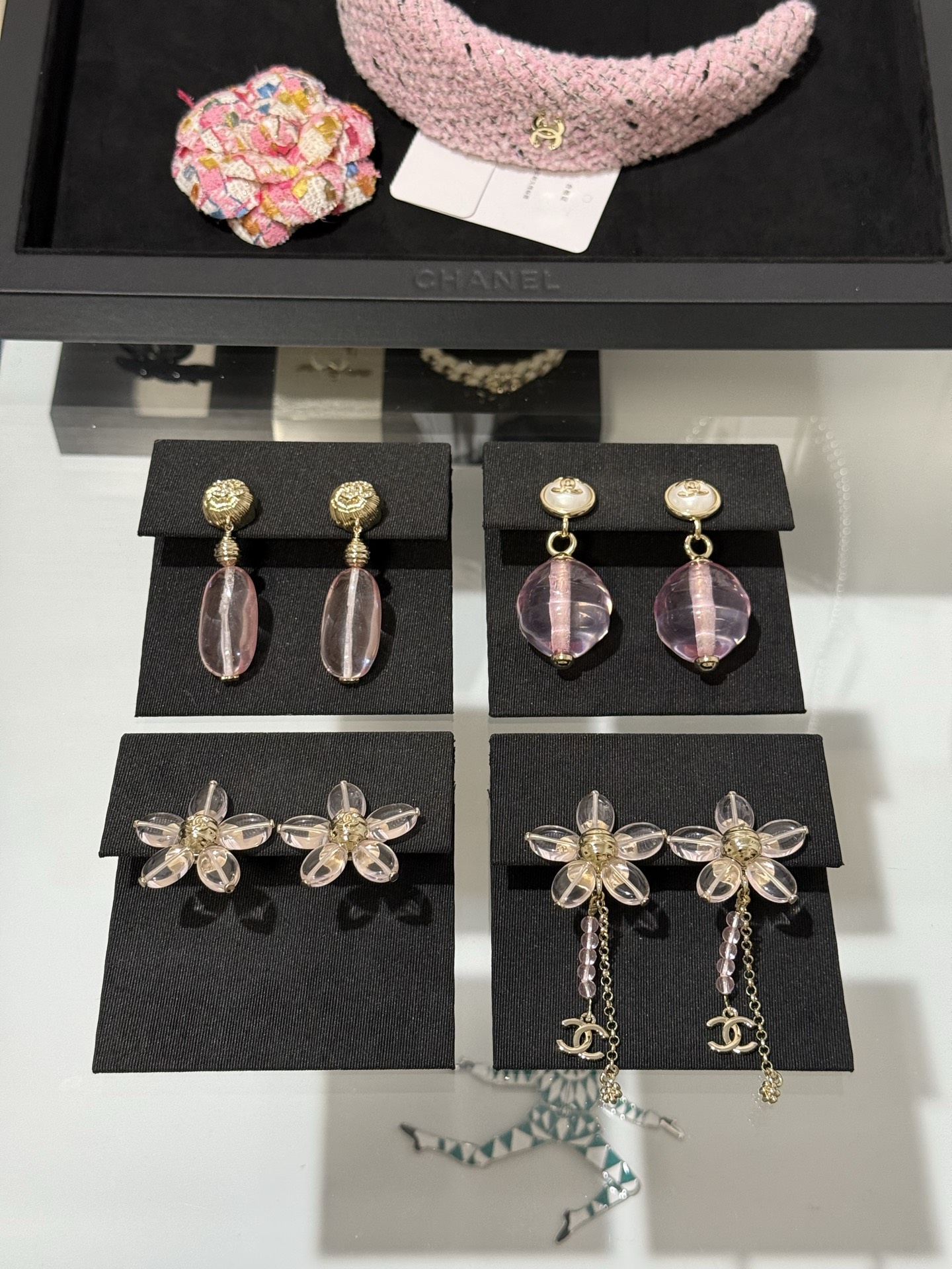 NO:720593,Chanel 26c new light pink resin crystal ball flower pearl double c earrings, ear clips collection of real photos, light cherry blossom pink, sweet and age-reducing, full of girlishness, a must-have for spring wear, buy early and enjoy early, chanel, earrings, Cardia high-end jewelry19860909Chanel 26c新款浅粉色树脂水晶球花朵珍珠双c耳环、耳夹 实拍图合集 淡淡的樱花粉色 甜美减龄满满少女感 开春穿搭必备 早买早享受,,chanel,earrings,卡迪亚高端饰品,Jewelry