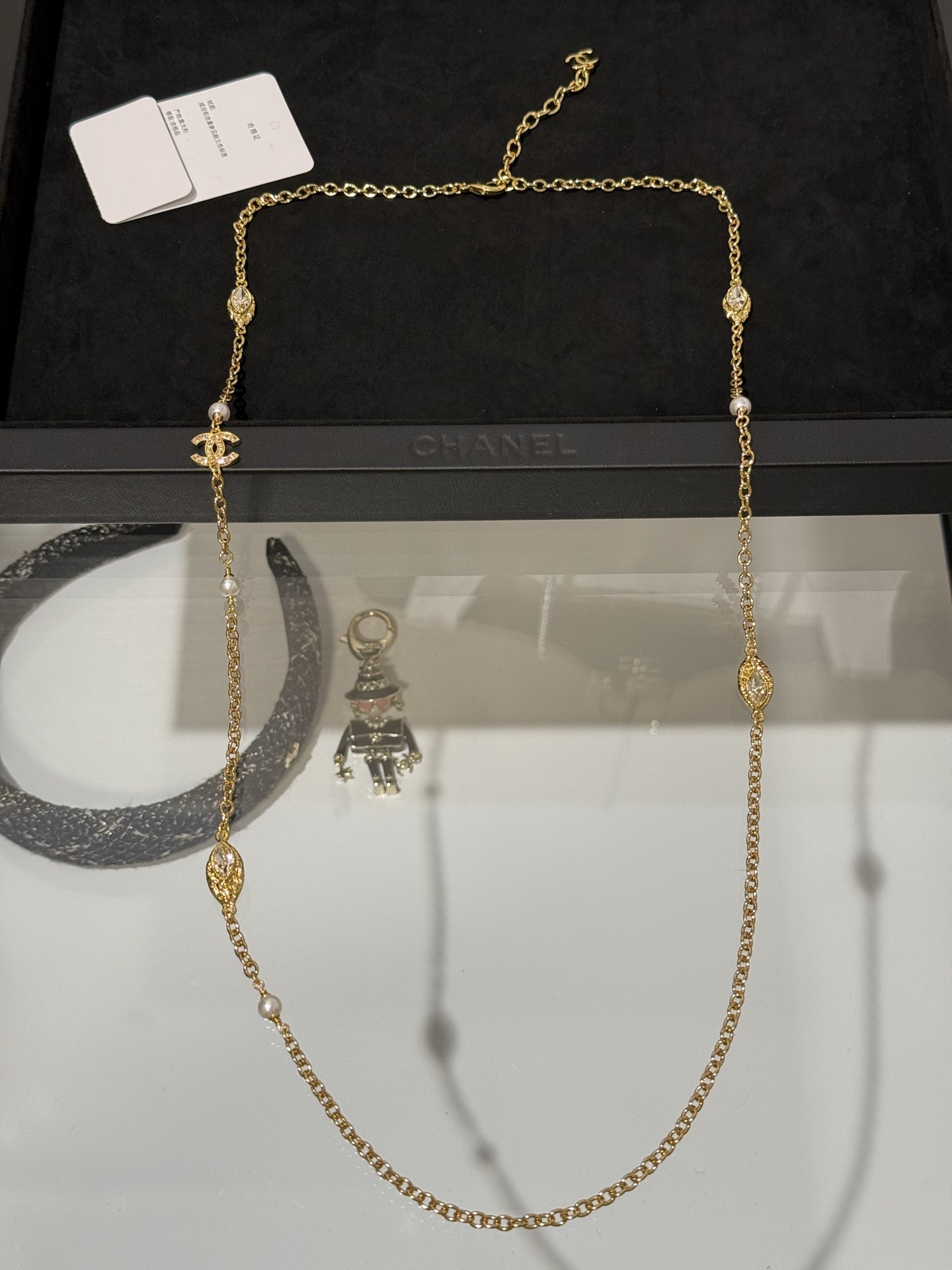 NO:720640,88240 [New product sharing] Chanel 26c new gilt lava marquise diamond full diamond double C pearl chain necklace long chain sweater chain lava gold wheat ears + marquise diamond + full diamond double C design. At first glance, it is noble. The gilt craftsmanship is super beautiful and has a vintage texture. Daily matching clothes enhance temperament and sophistication, chanel, sweaters, necklace, Cardia high-end jewelry1986090988240【新品分享】 Chanel 26c新款鎏金熔岩马眼钻满钻双c珍珠链条项链长链毛衣链 熔岩金麦穗+马眼钻+满钻双c设计 一眼贵气 鎏金工艺光泽感超美 有vintage质感 日常搭配衣服提升气质与精致度,,chanel,sweaters,necklace,卡迪亚高端饰品,Jewelry