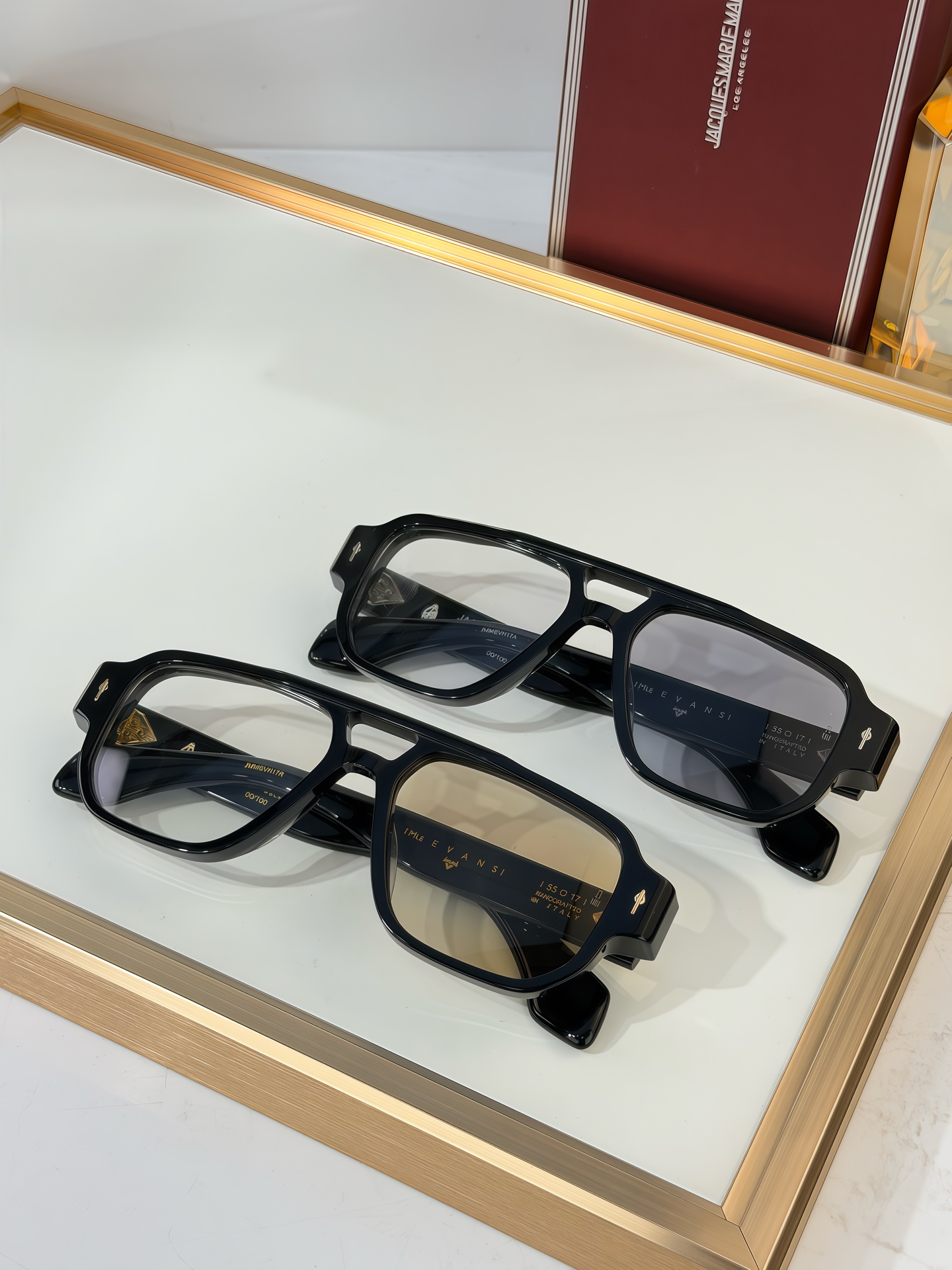 Unknown Photochromic lens