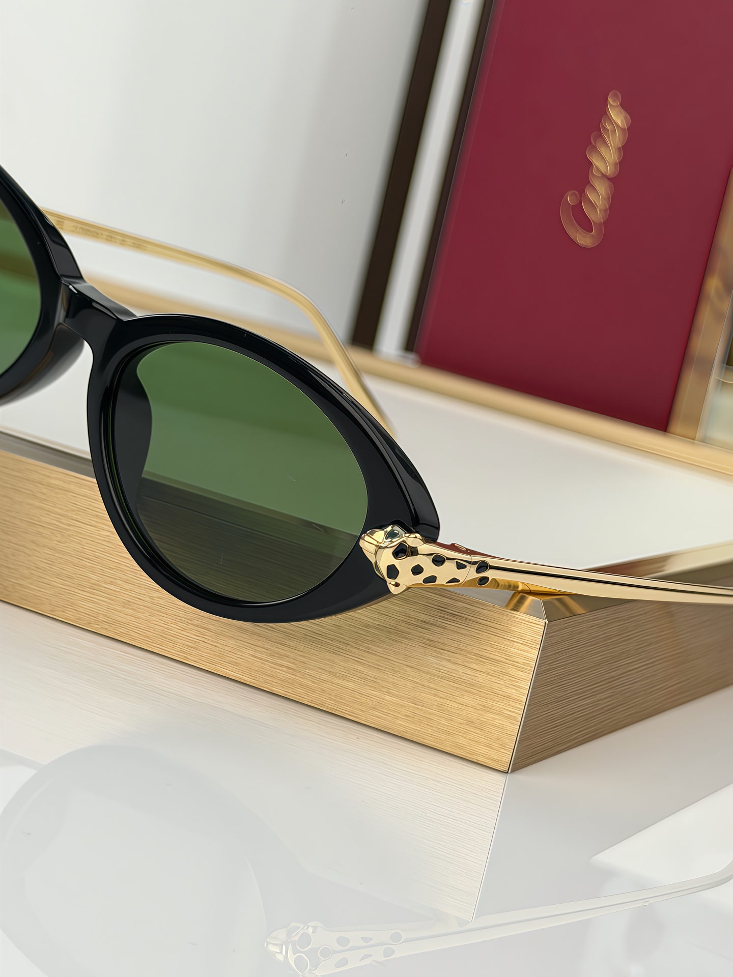 Cartier Cartier Panthère de Cartier Oval Sunglasses |mod：ct0634s 18K金电镀