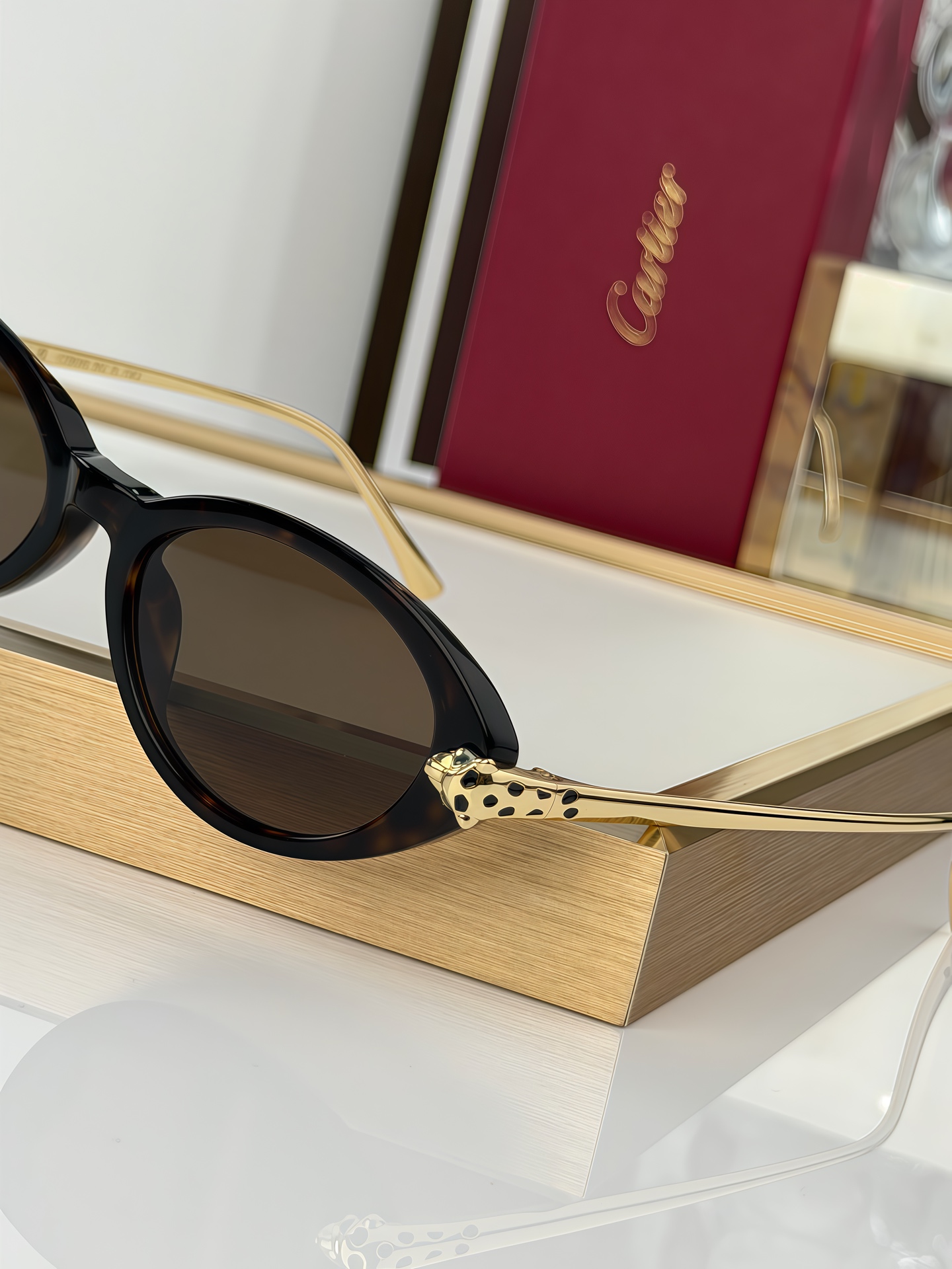 Cartier Cartier Panthère de Cartier Oval Sunglasses |mod：ct0634s 18K金电镀
