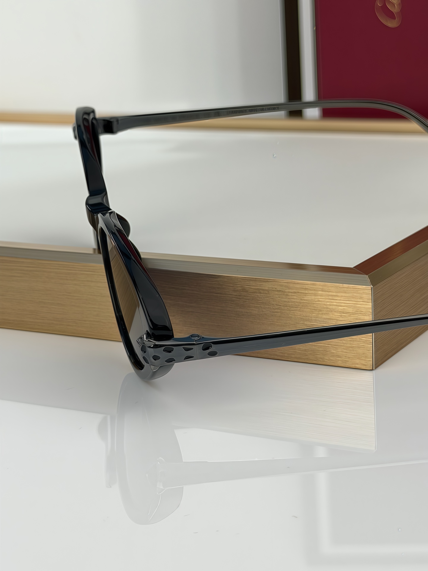 Cartier Cartier Panthère de Cartier Oval Sunglasses |mod：ct0634s 18K金电镀